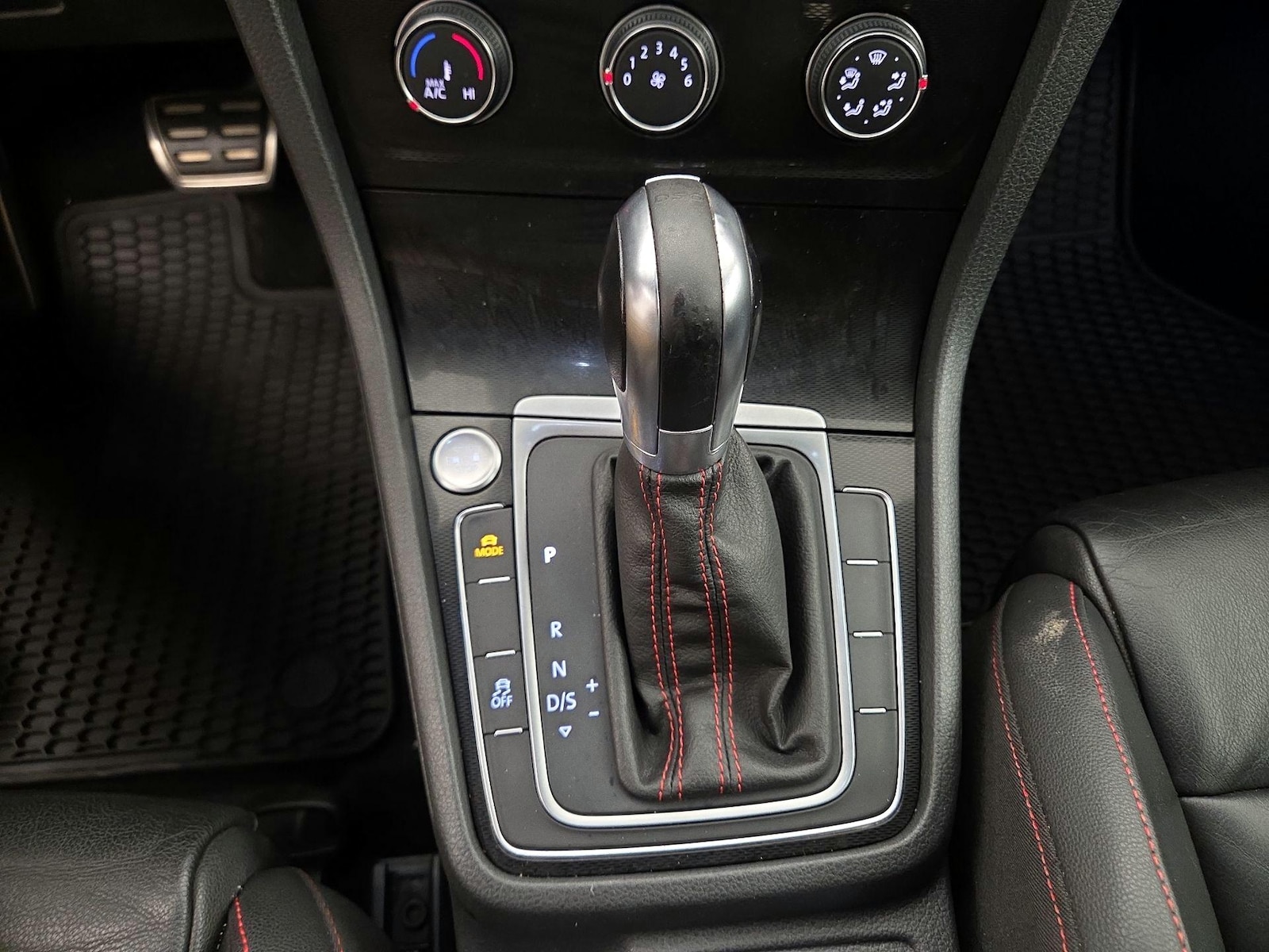 2015 Volkswagen Golf GTI SE - Photo 18