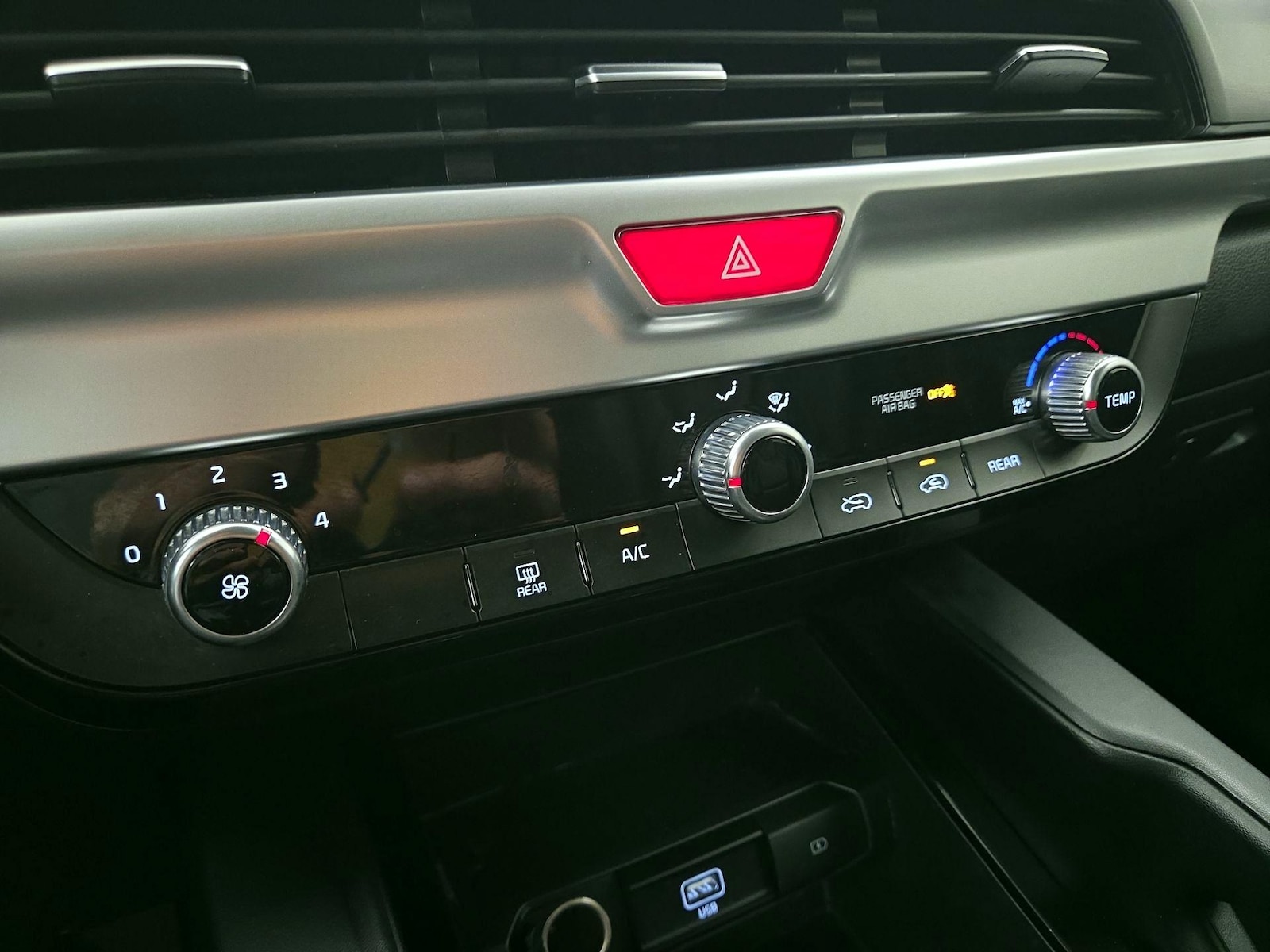 2020 Kia Telluride LX - Photo 17