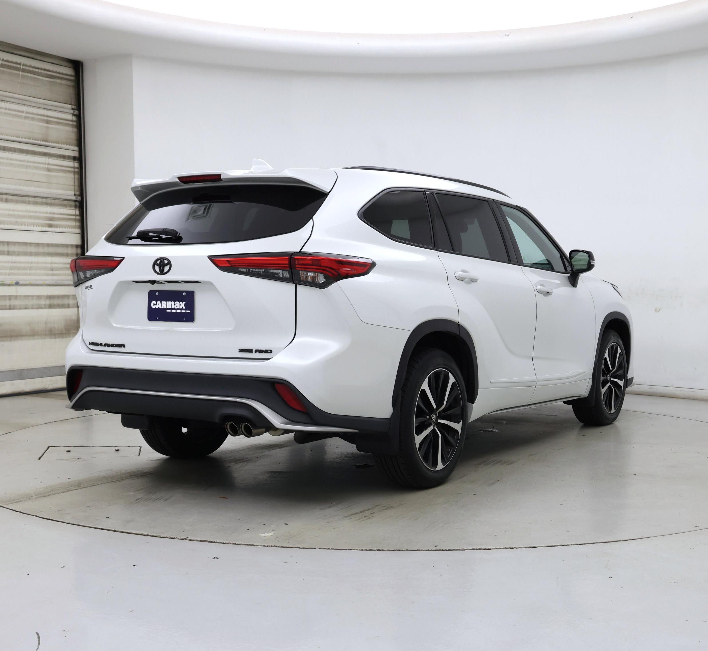 Thumbnail: 2022 Toyota Highlander - 8