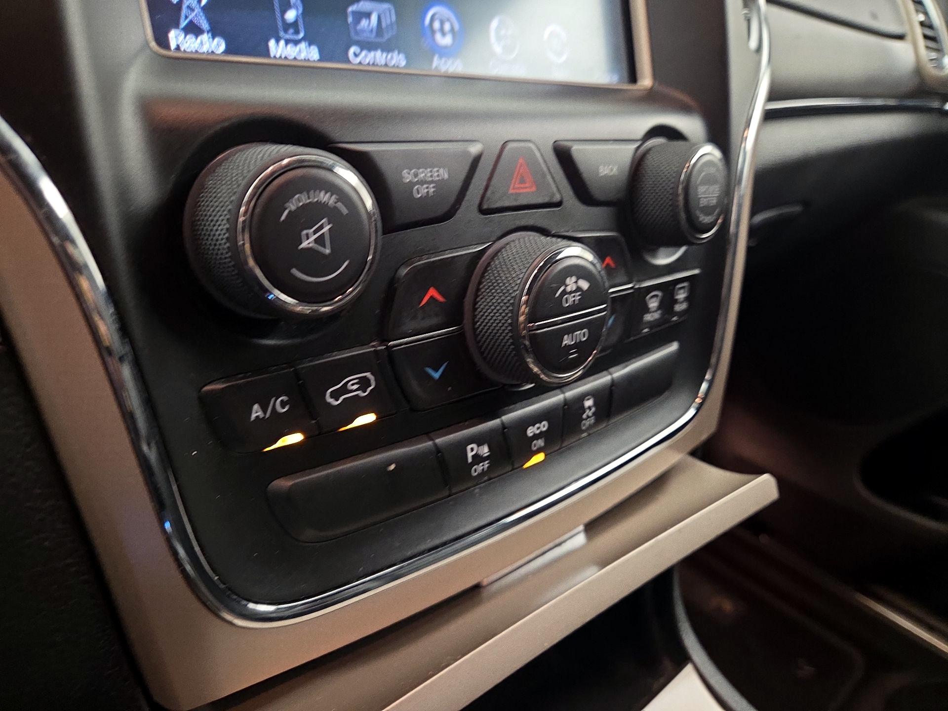 Thumbnail: 2014 Jeep Grand Cherokee - 17
