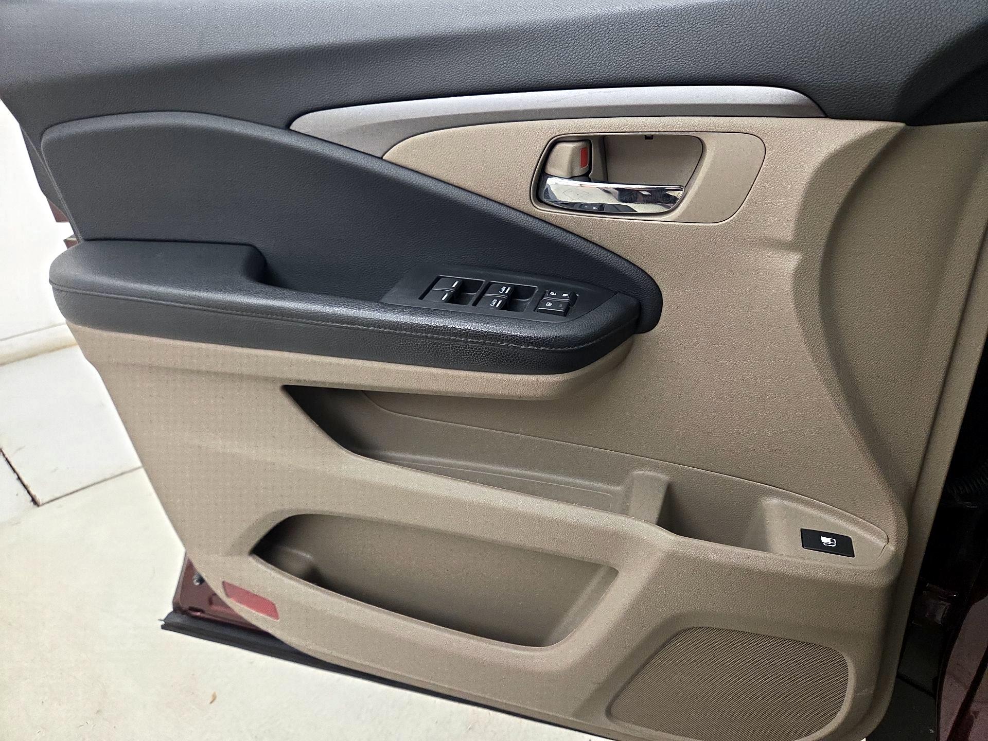 Thumbnail: 2018 Honda Pilot - 12