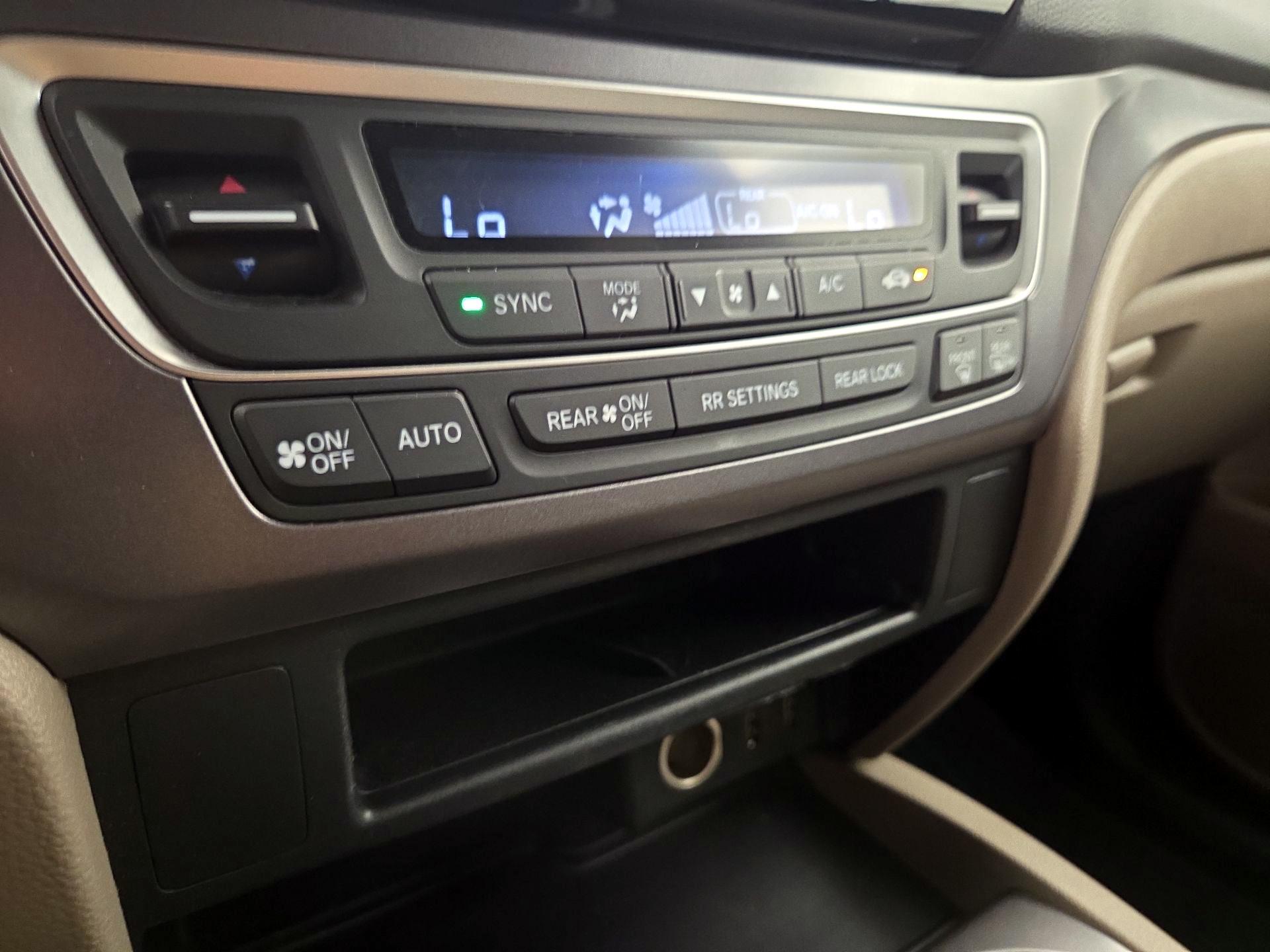 Thumbnail: 2018 Honda Pilot - 16