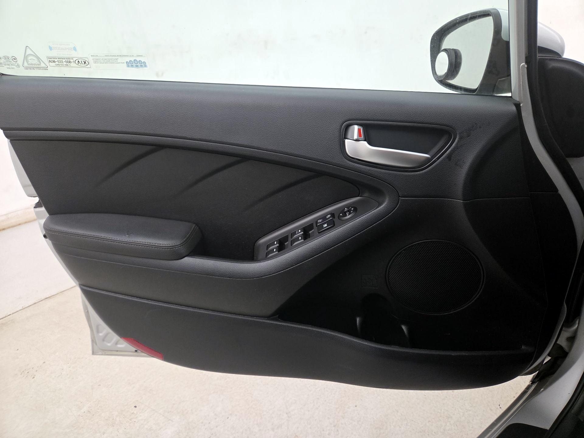 Thumbnail: 2018 Kia Forte - 12