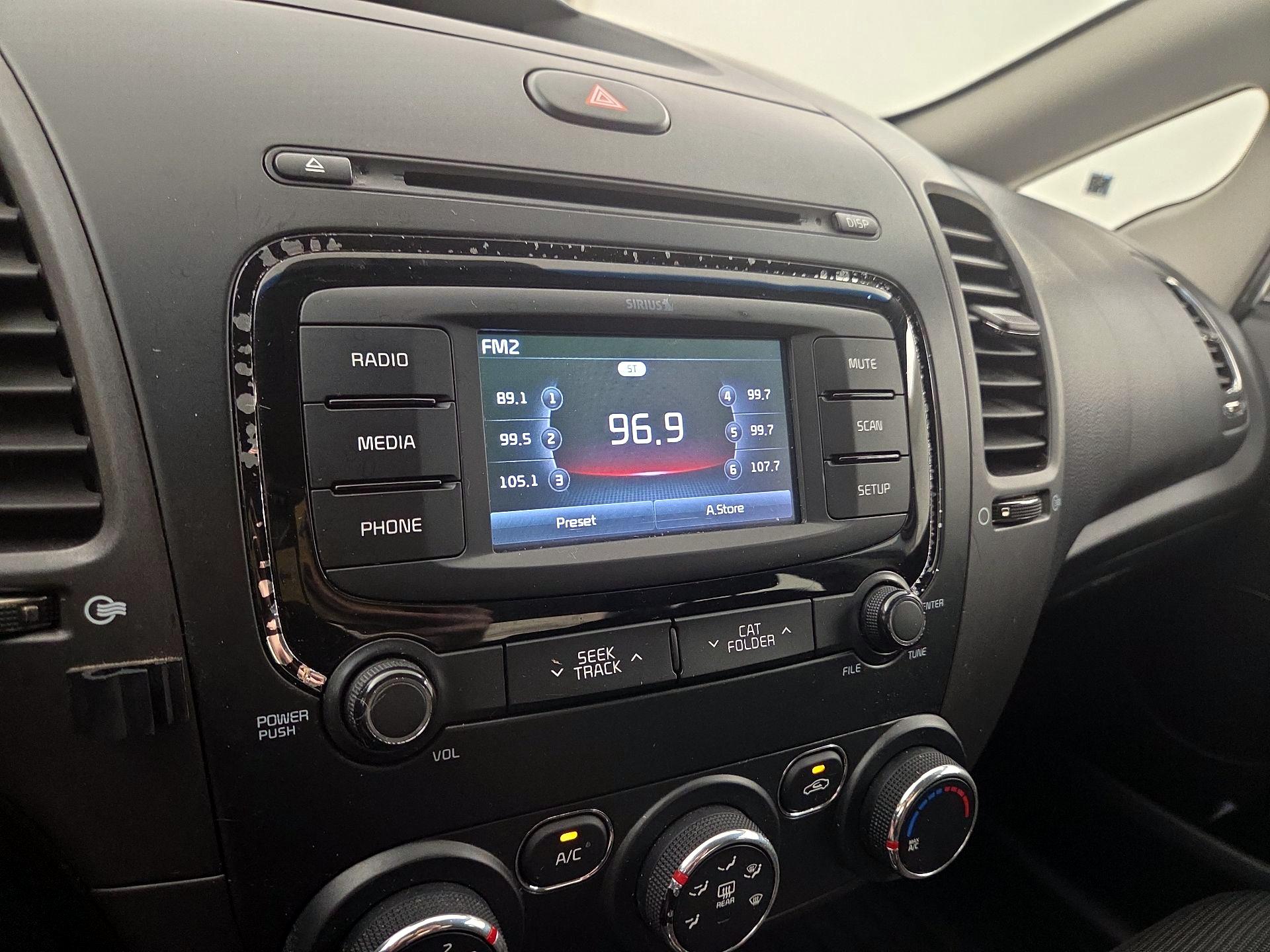 Thumbnail: 2018 Kia Forte - 14