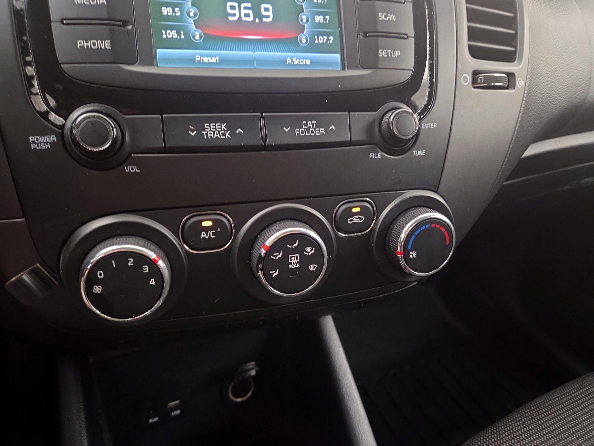 Thumbnail: 2018 Kia Forte - 15