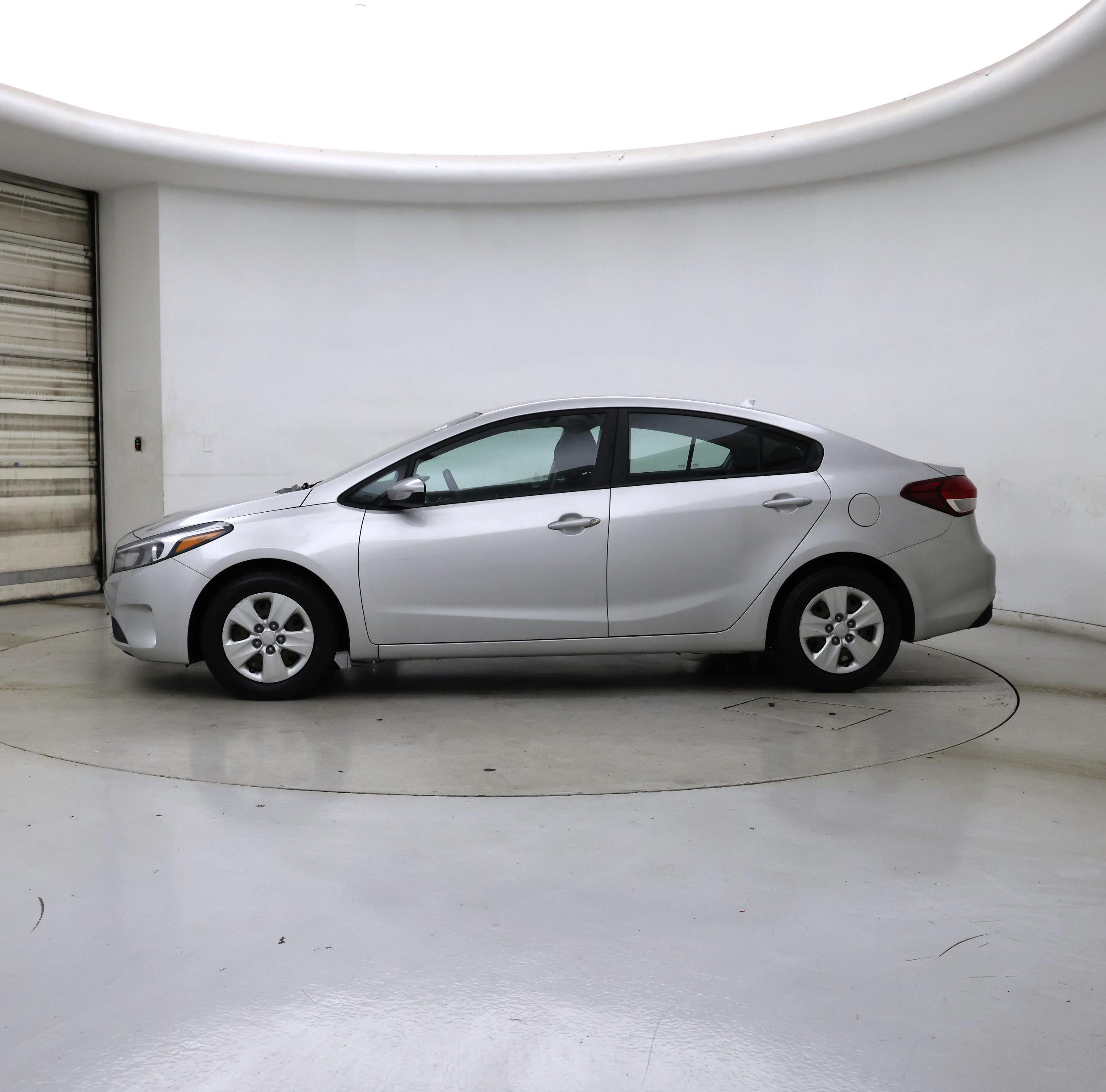 Thumbnail: 2018 Kia Forte - 3
