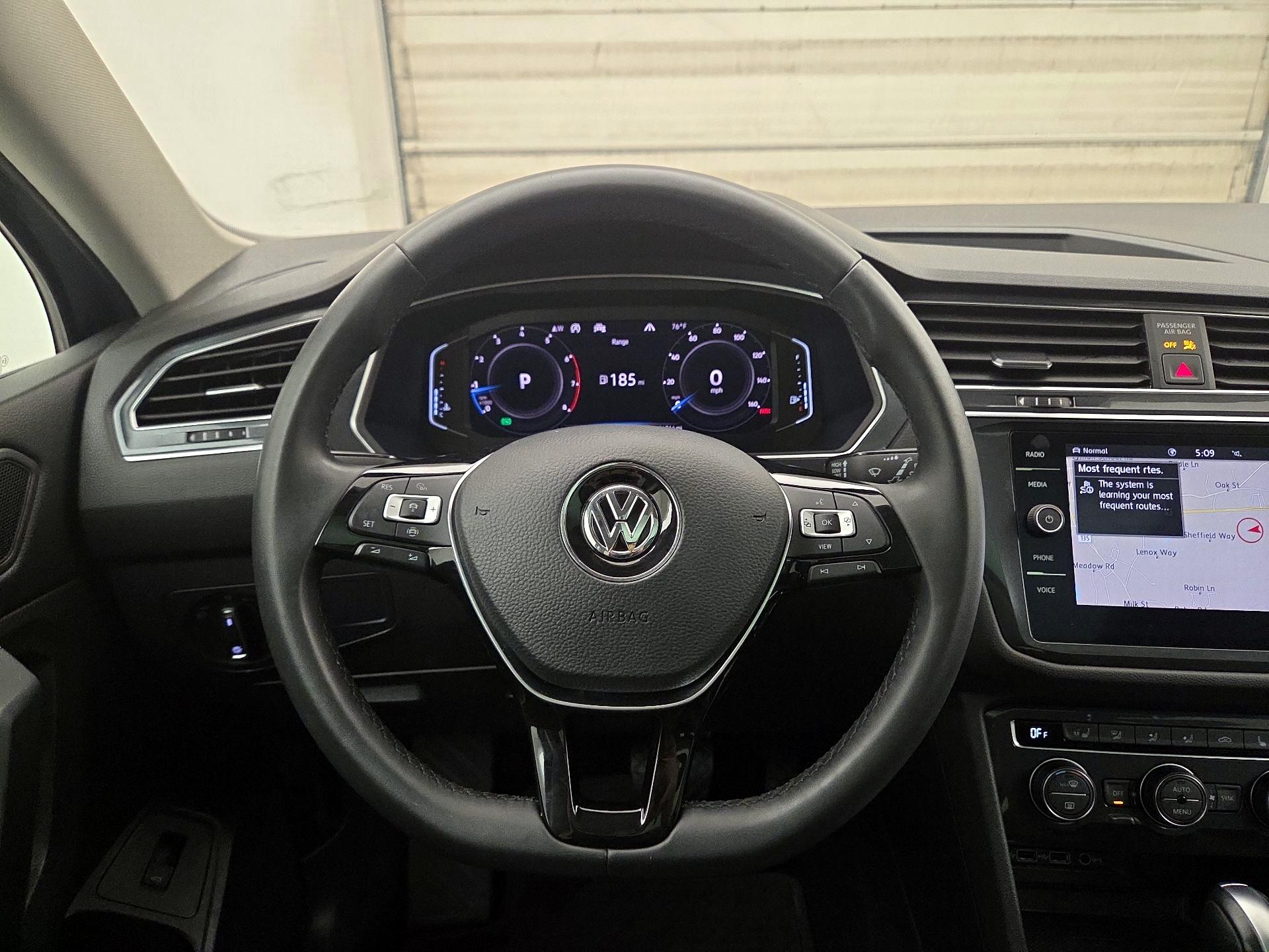Thumbnail: 2020 Volkswagen Tiguan - 10