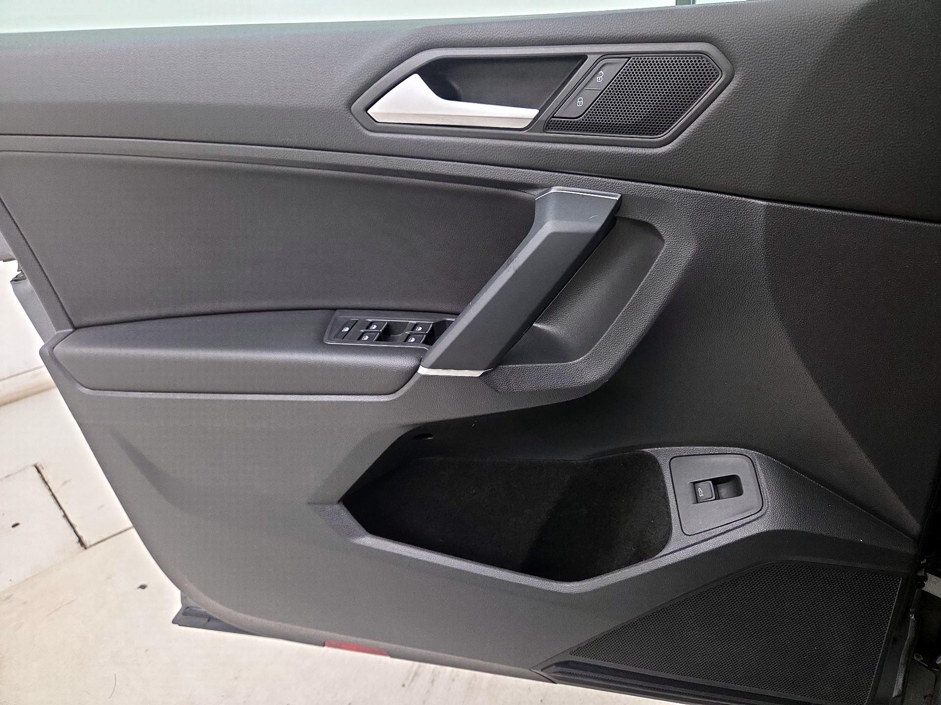 Thumbnail: 2020 Volkswagen Tiguan - 12