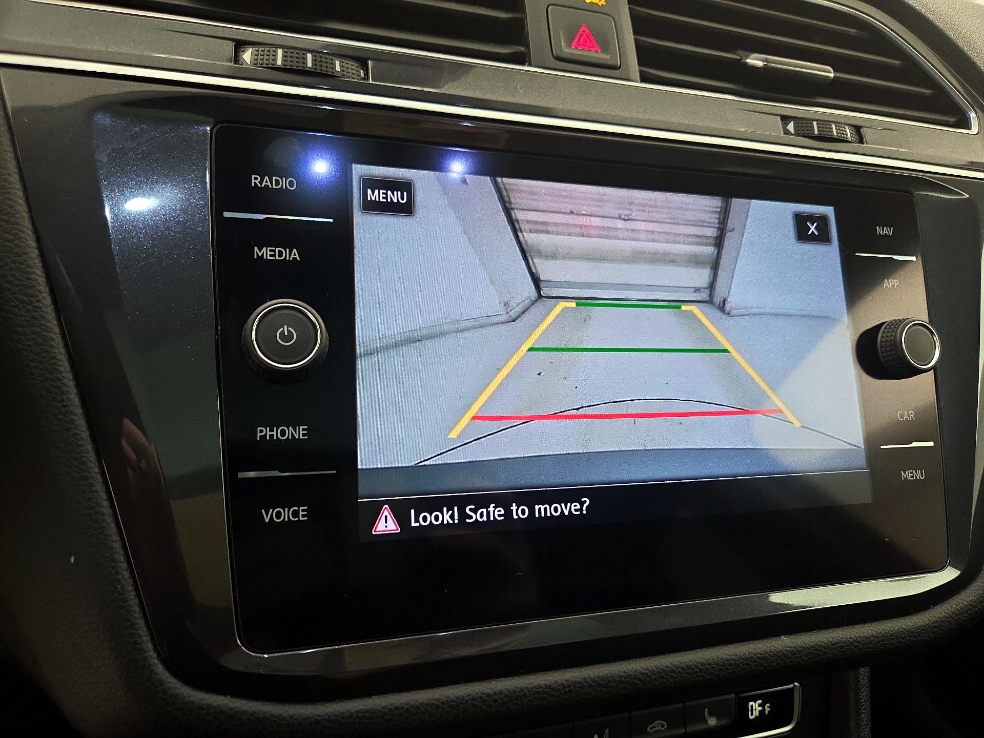 Thumbnail: 2020 Volkswagen Tiguan - 15