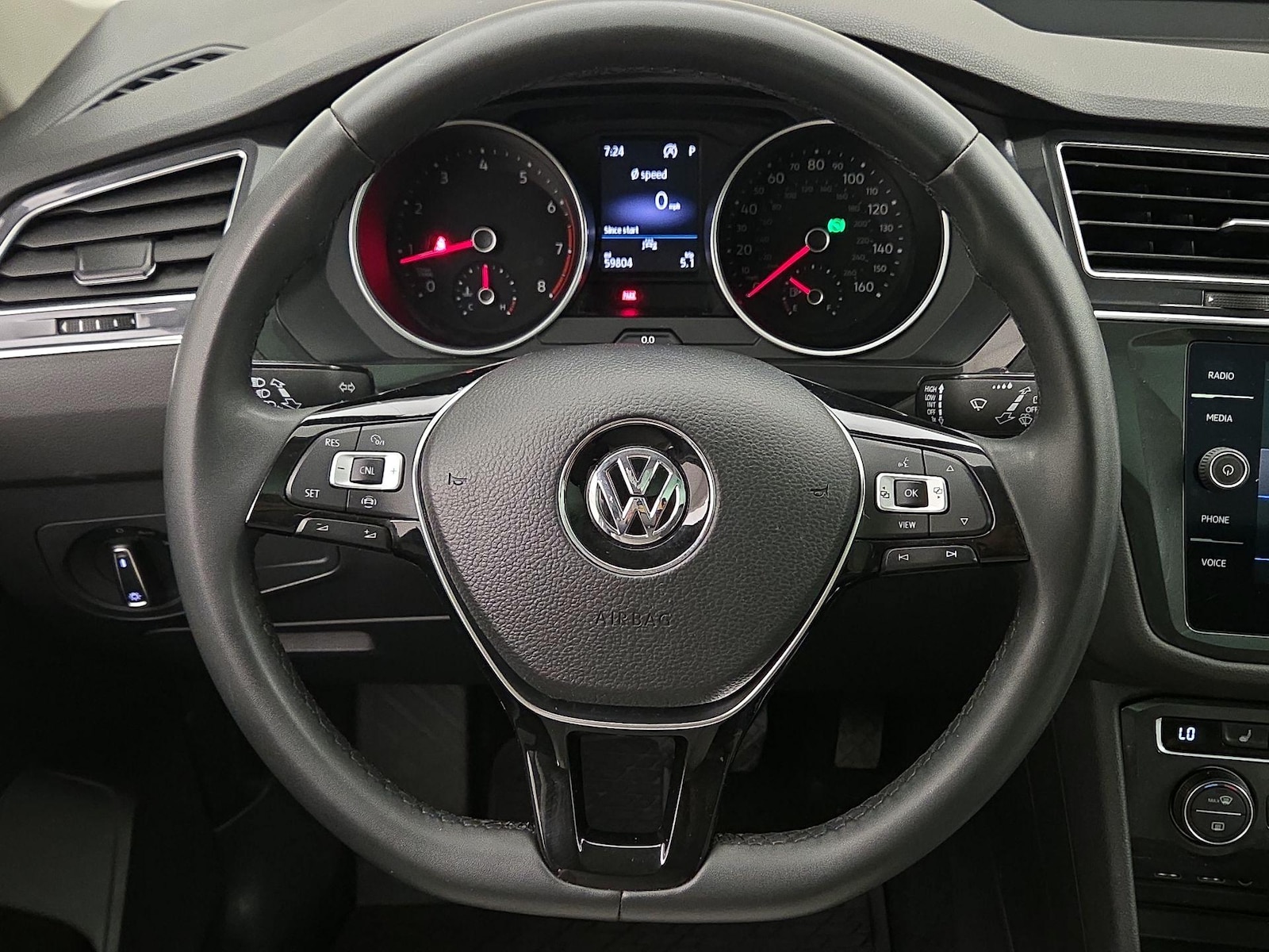 2020 Volkswagen Tiguan SE - Photo 11