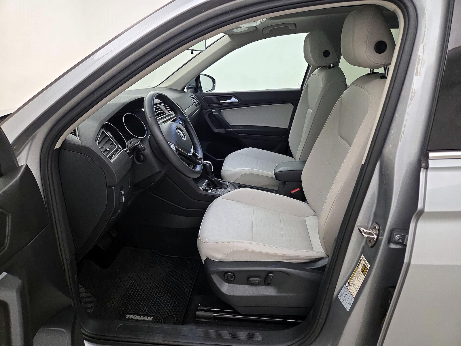 2020 Volkswagen Tiguan SE - Photo 12