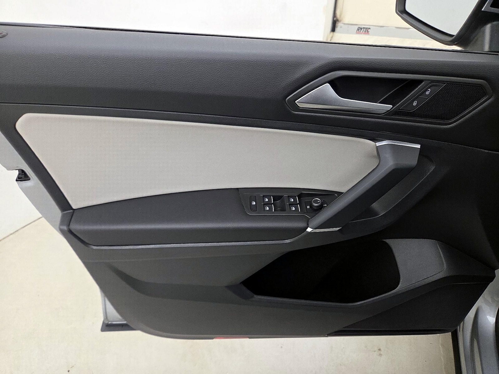 2020 Volkswagen Tiguan SE - Photo 13