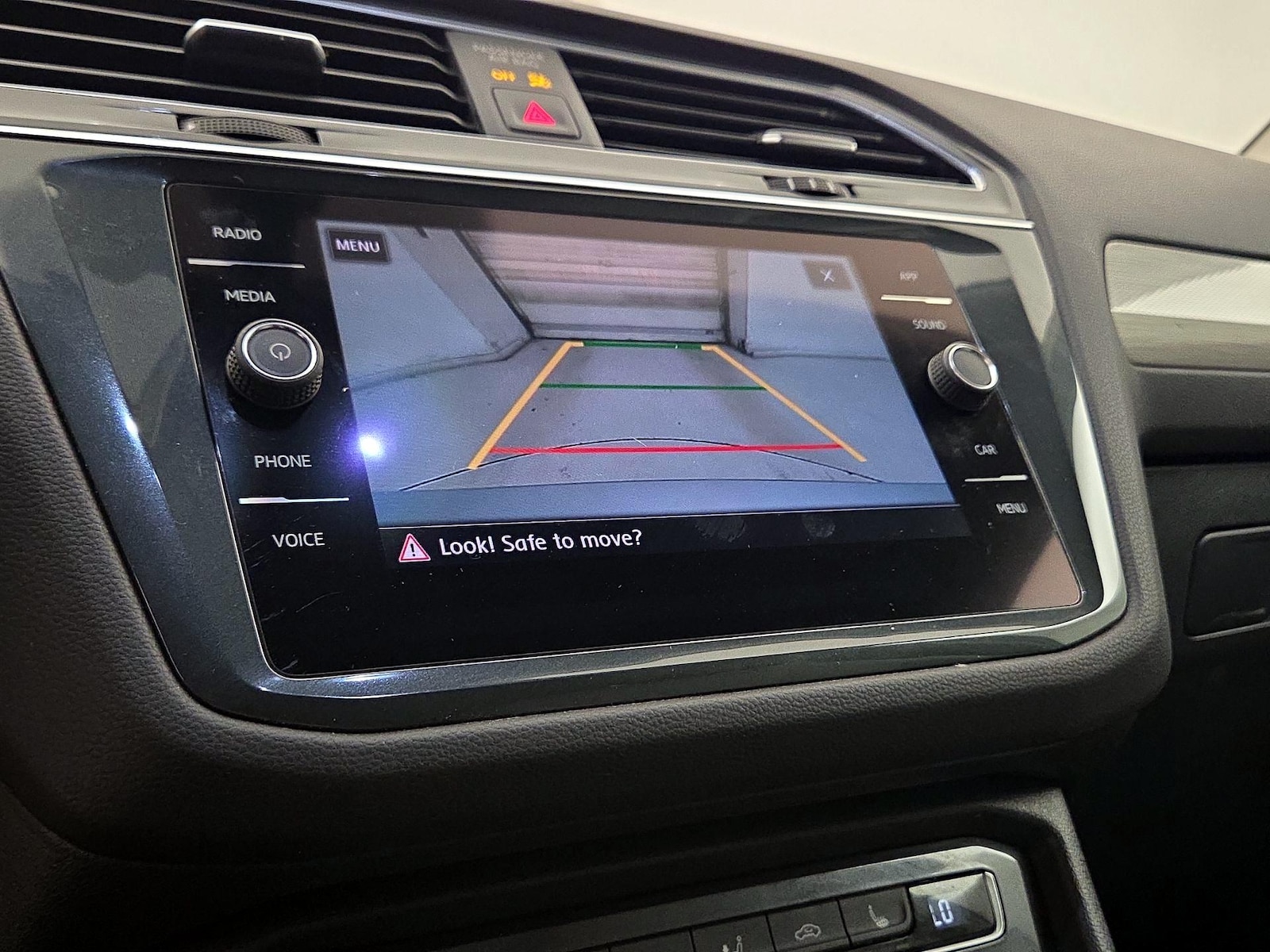 2020 Volkswagen Tiguan SE - Photo 15