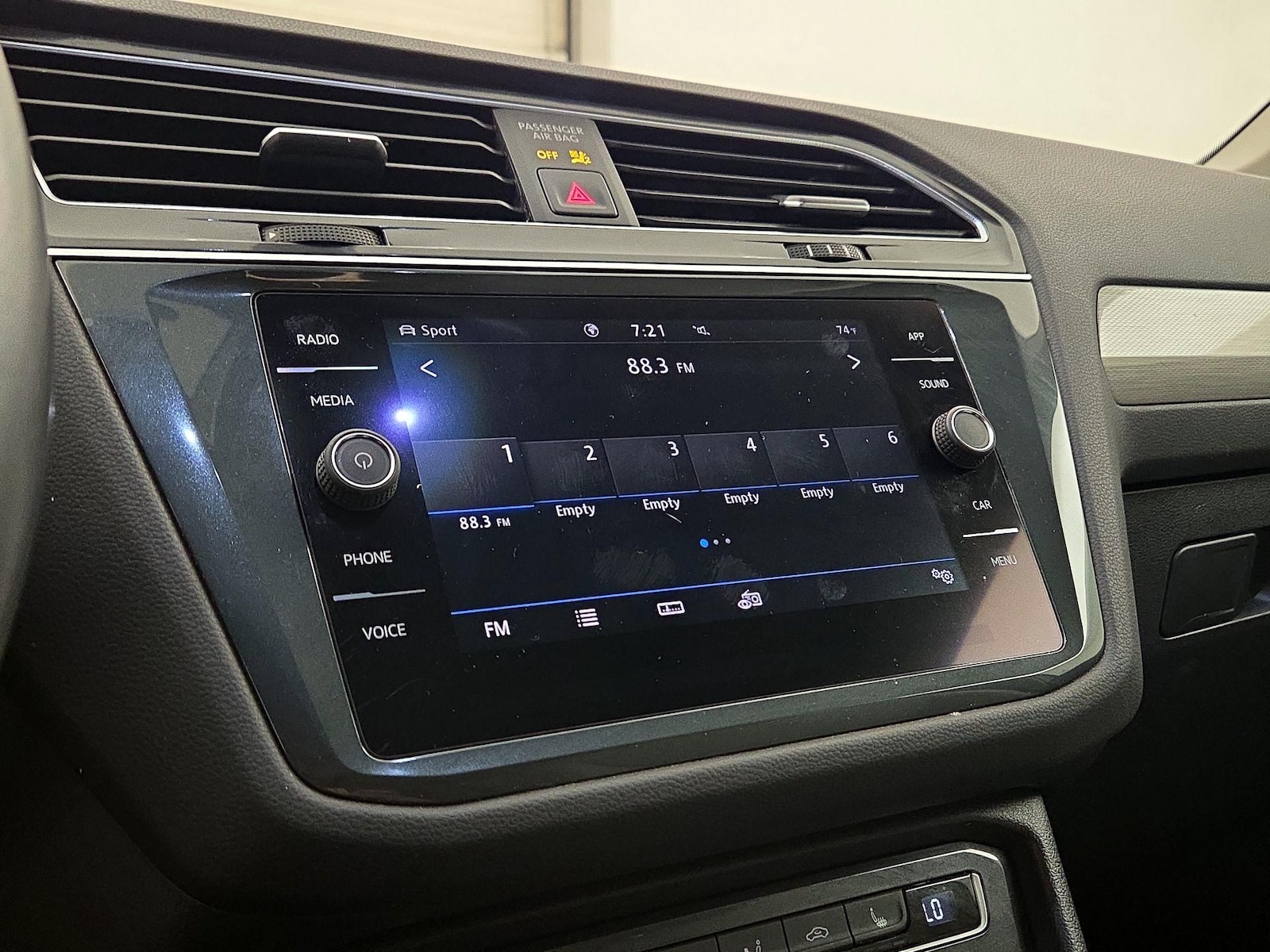 2020 Volkswagen Tiguan SE - Photo 16