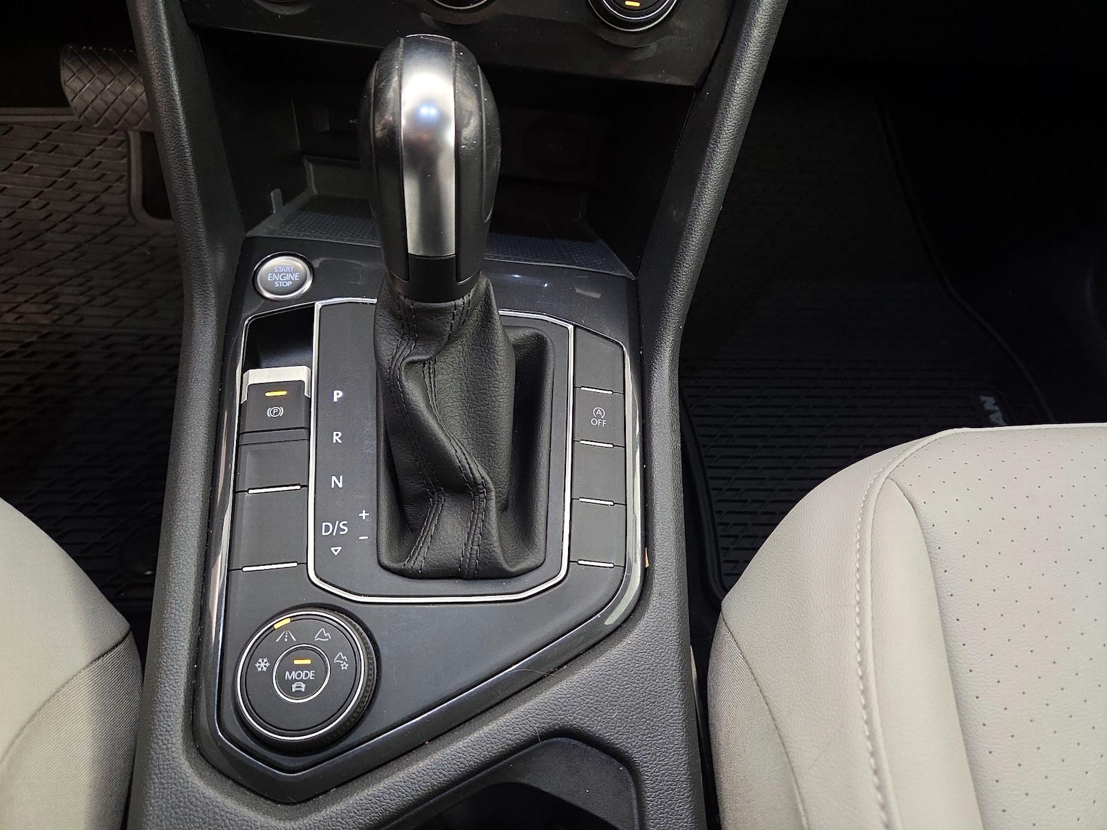 2020 Volkswagen Tiguan SE - Photo 18