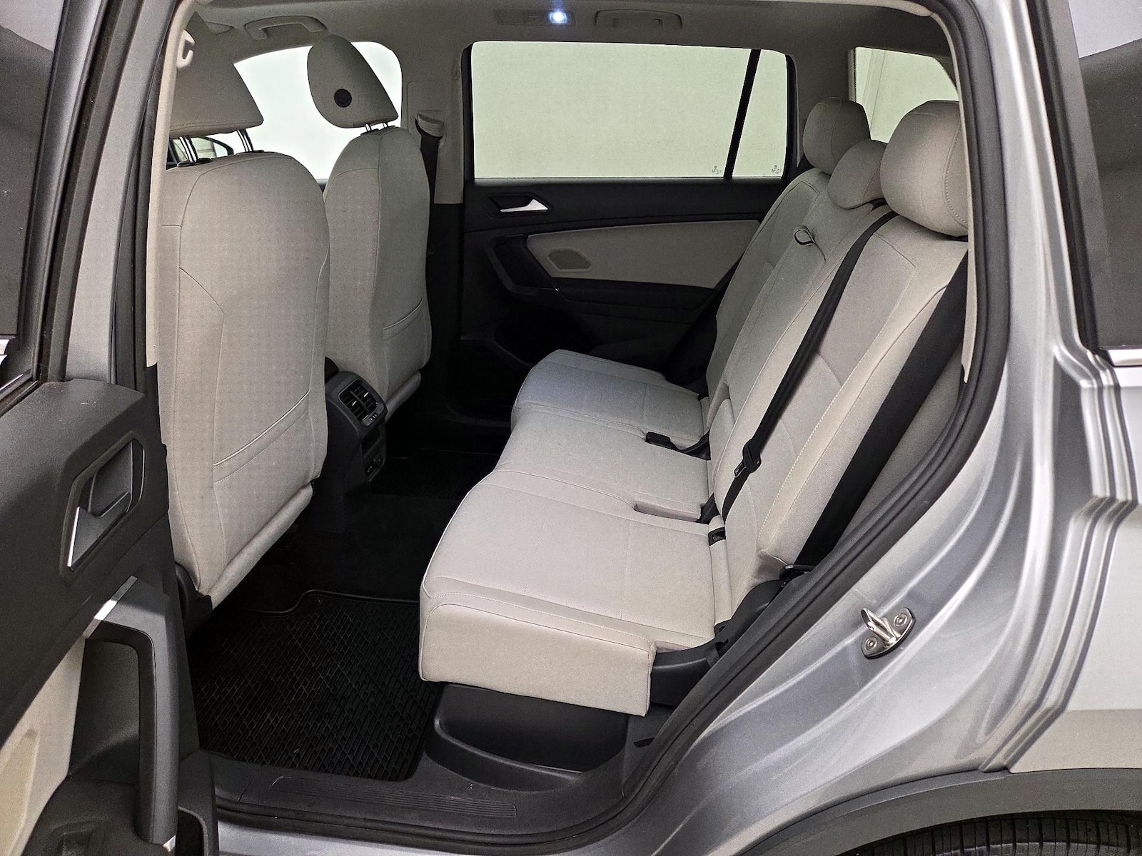 2020 Volkswagen Tiguan SE - Photo 21