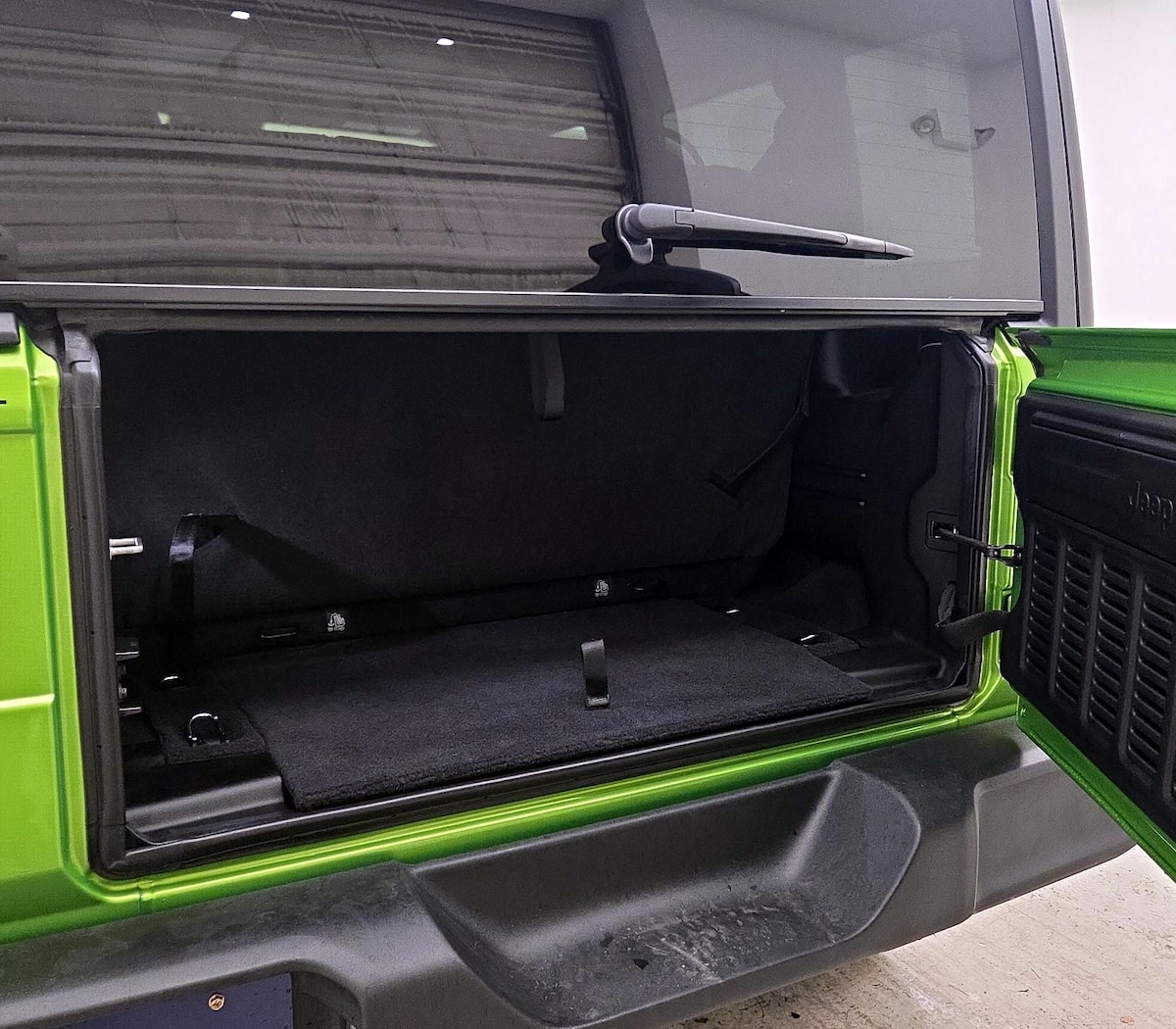 Trunk/Cargo (Seats Up)
