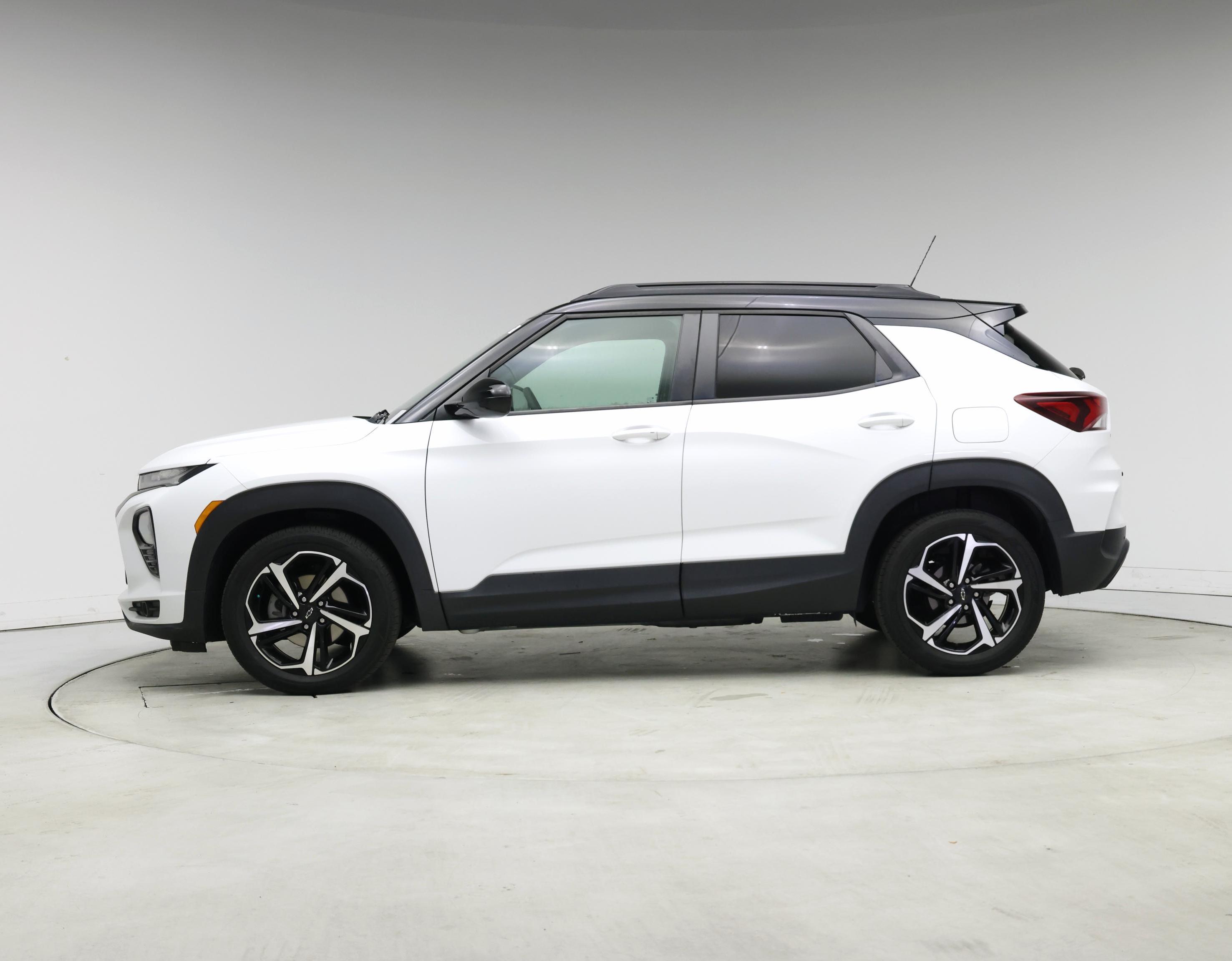 Thumbnail: 2021 Chevrolet TrailBlazer - 3