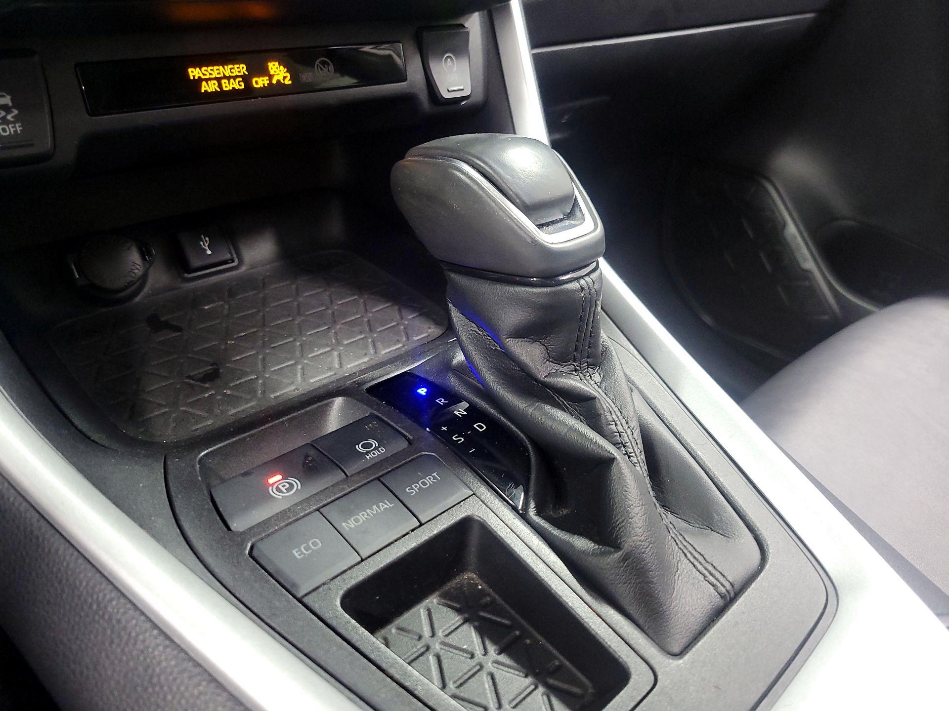 Thumbnail: 2022 Toyota RAV4 - 16