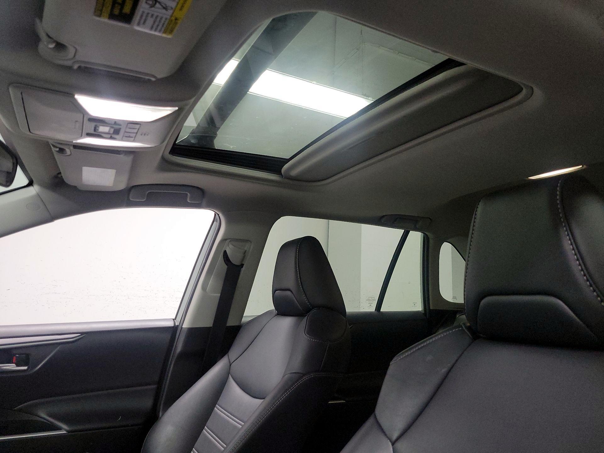 Thumbnail: 2022 Toyota RAV4 - 17