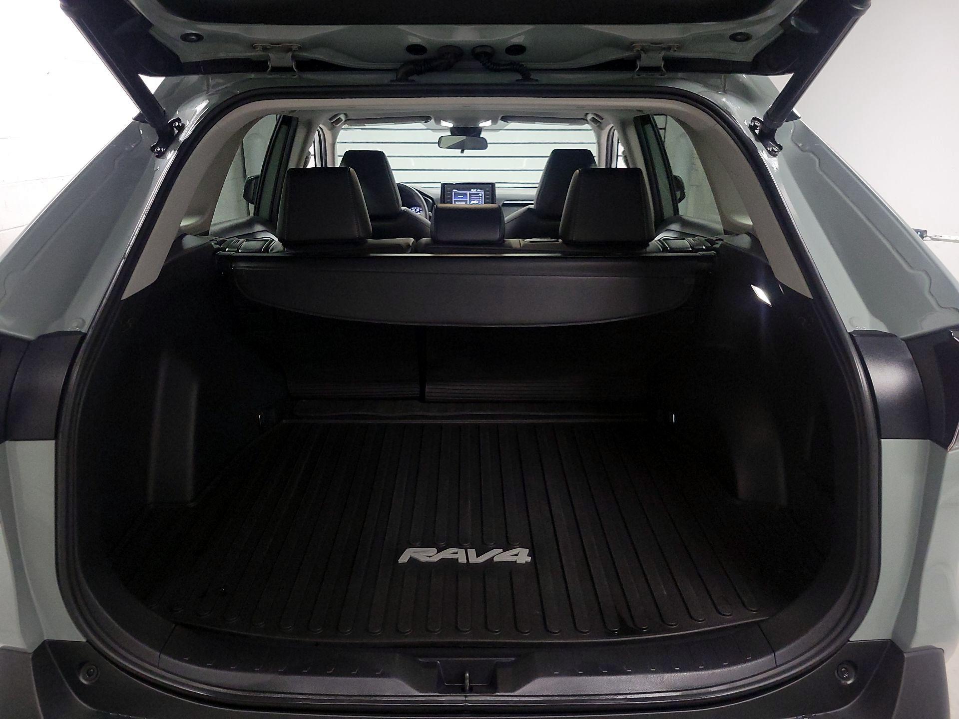 Thumbnail: 2022 Toyota RAV4 - 19