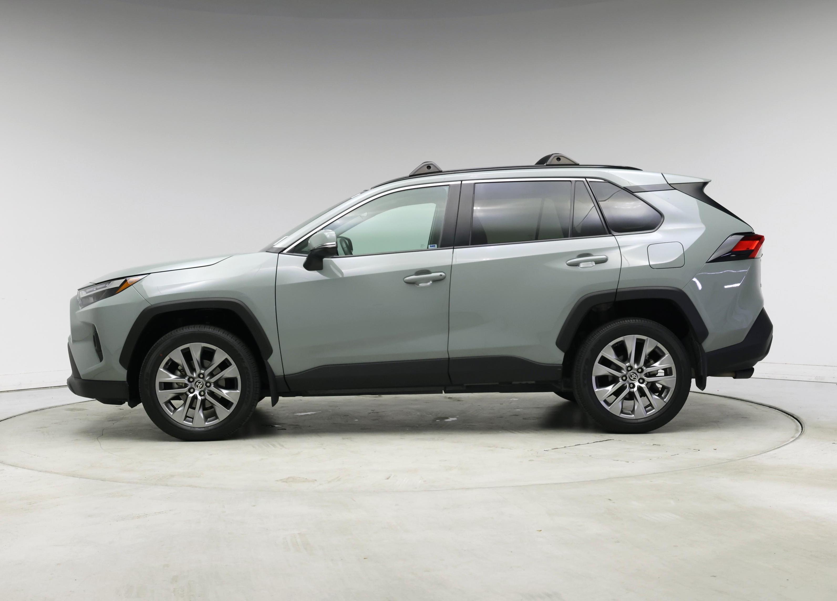 Thumbnail: 2022 Toyota RAV4 - 3