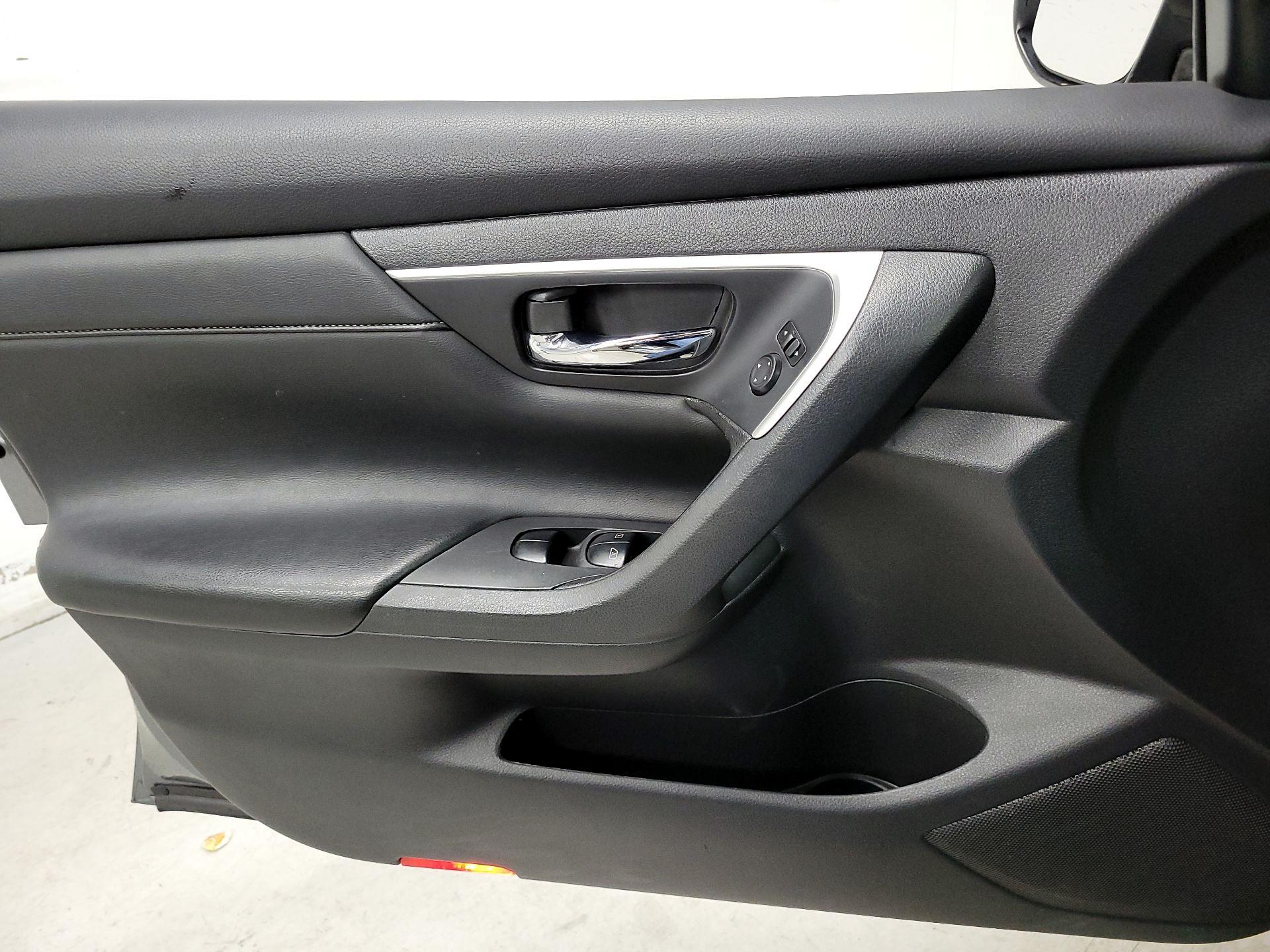 Thumbnail: 2018 Nissan Altima - 10