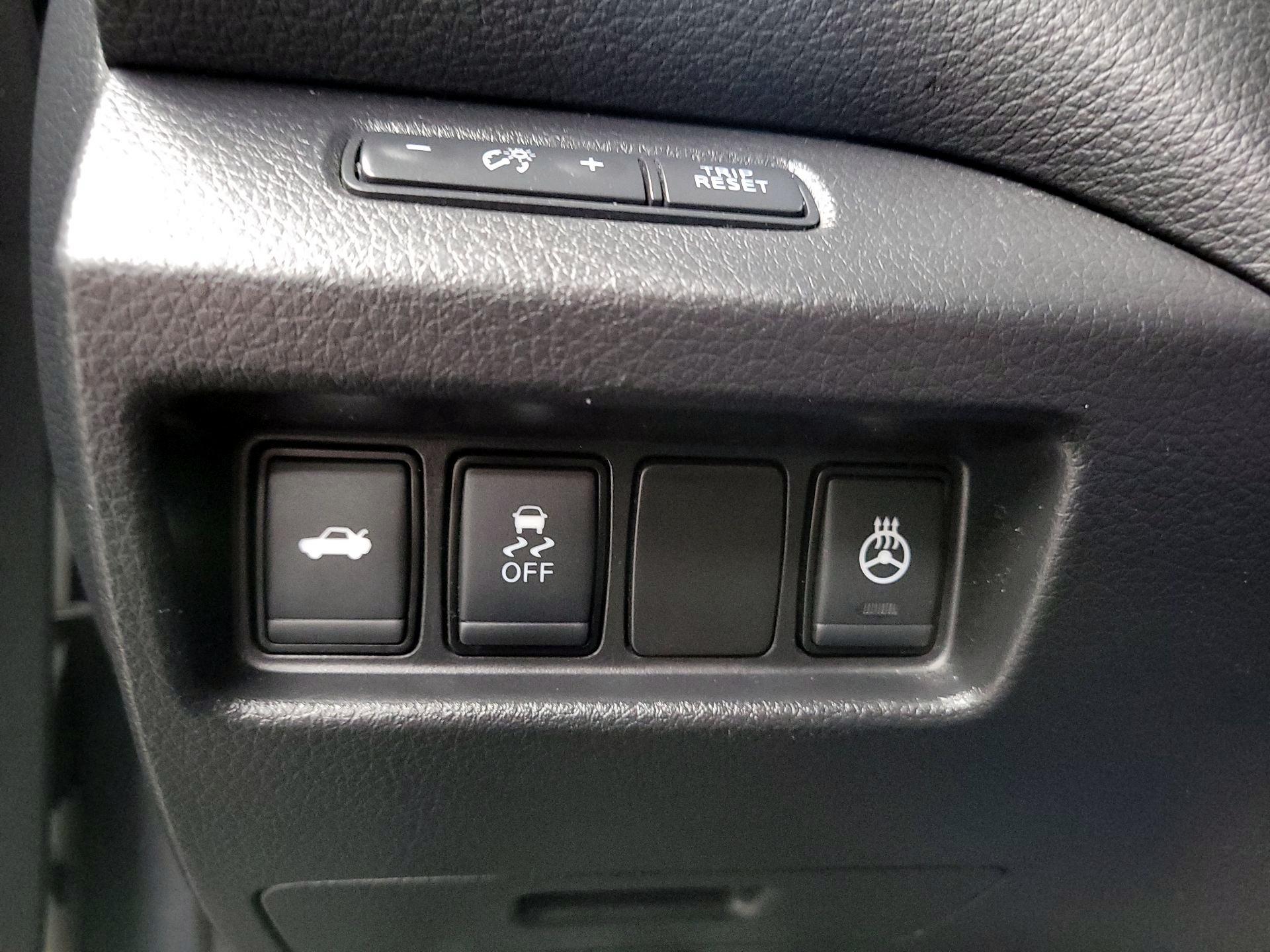 Thumbnail: 2018 Nissan Altima - 11