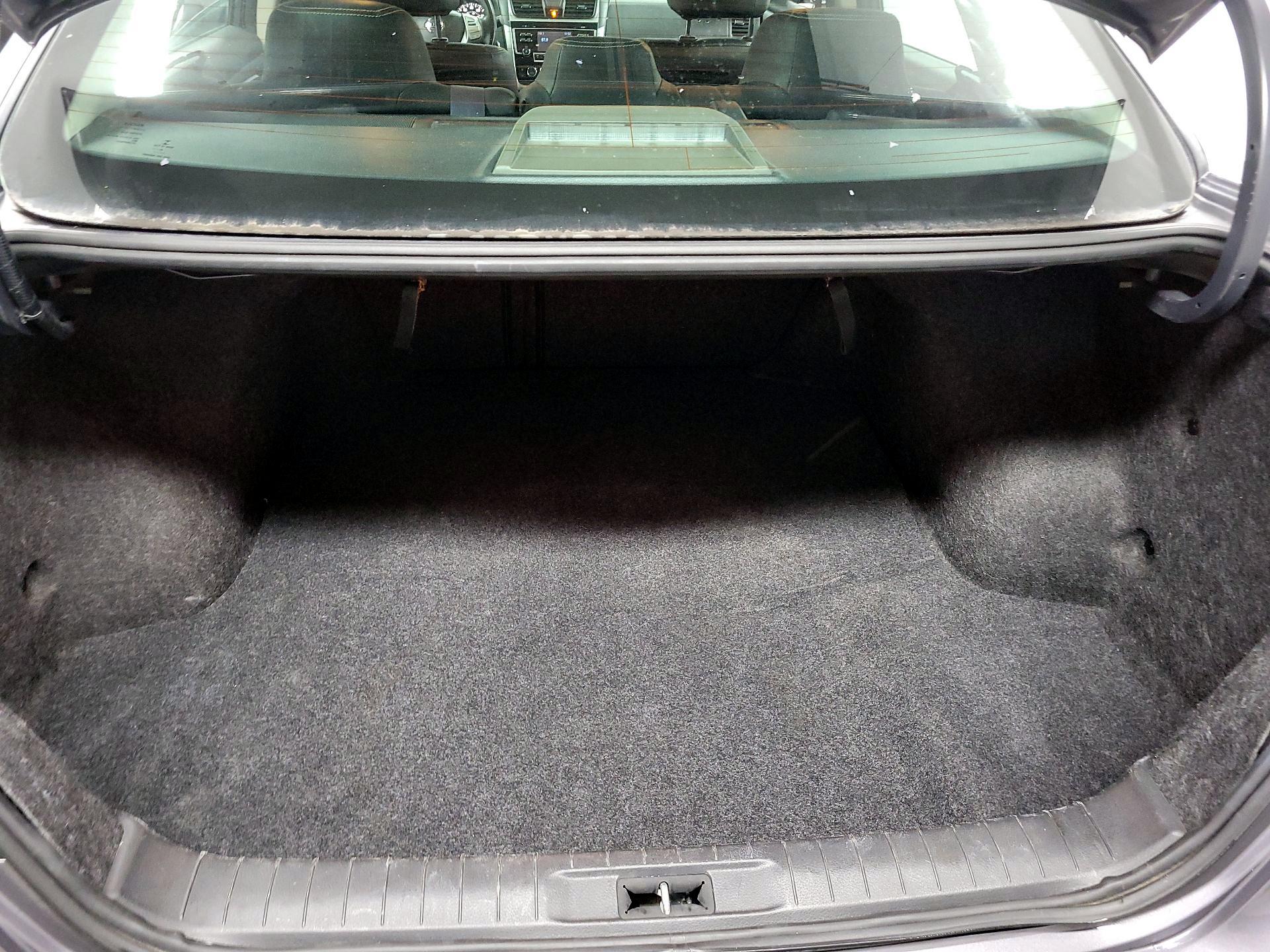 Thumbnail: 2018 Nissan Altima - 18