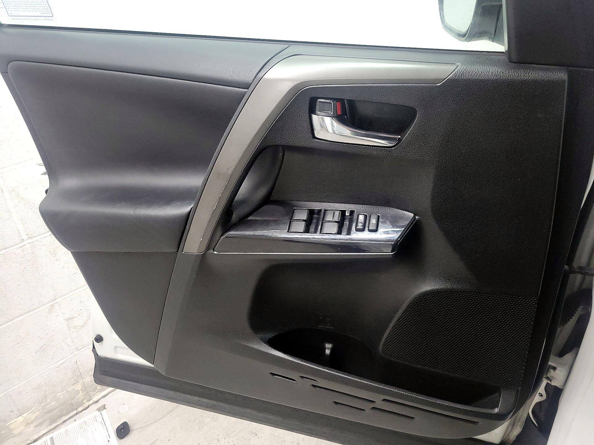 Thumbnail: 2016 Toyota RAV4 - 10