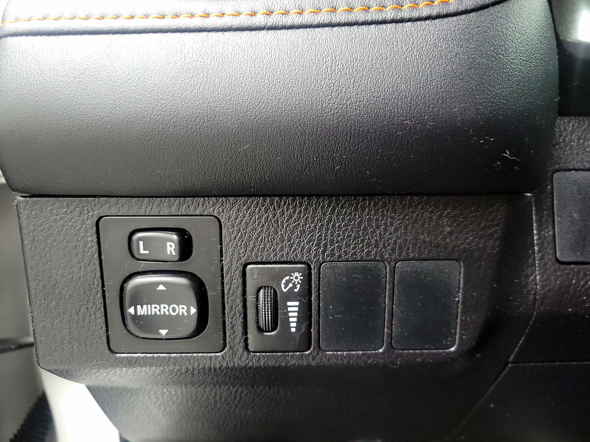 Thumbnail: 2016 Toyota RAV4 - 11