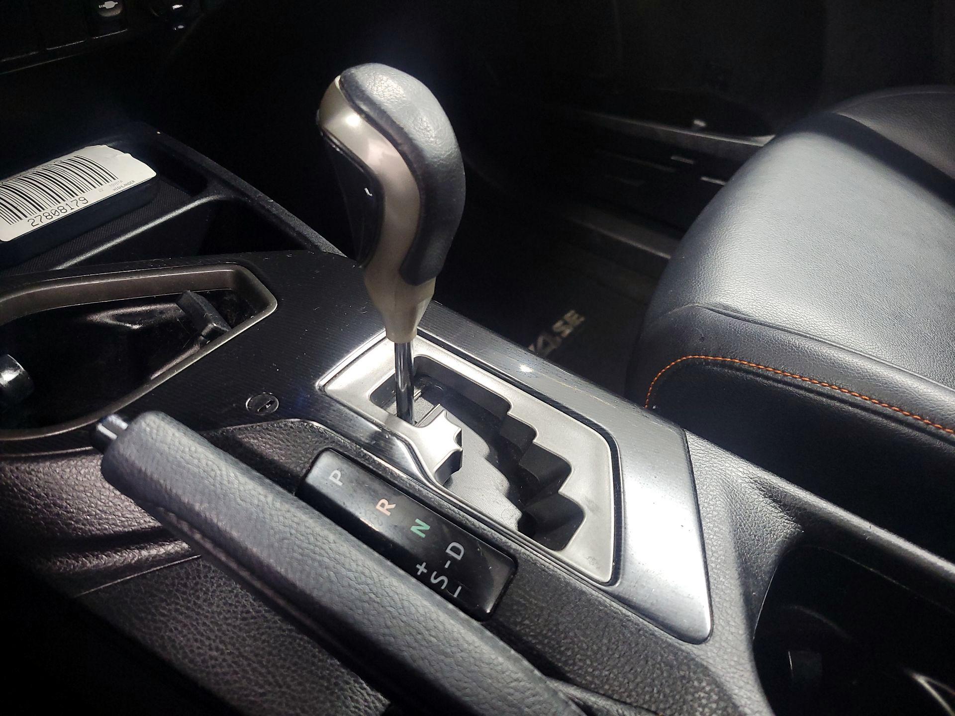 Thumbnail: 2016 Toyota RAV4 - 15