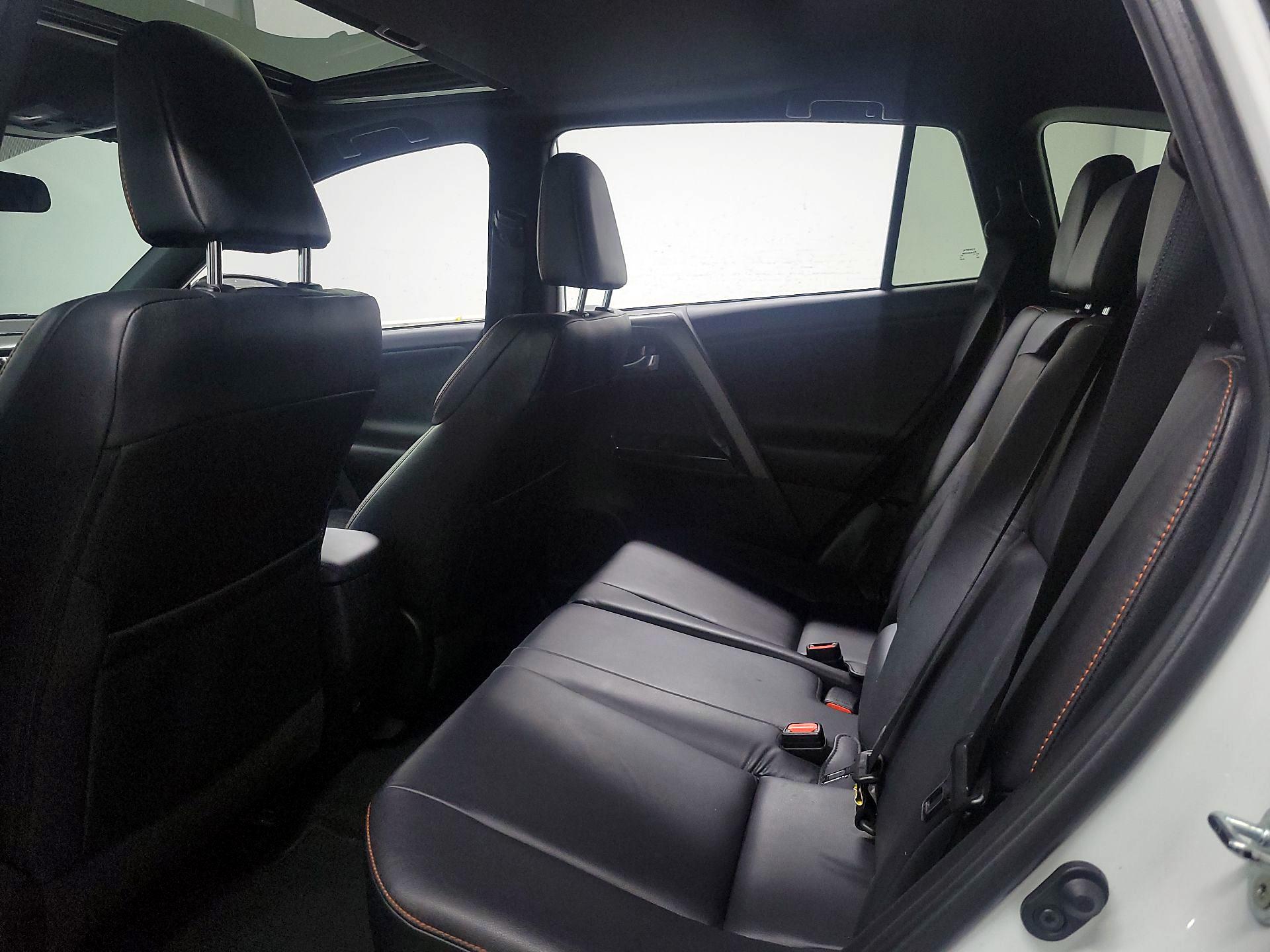 Thumbnail: 2016 Toyota RAV4 - 17