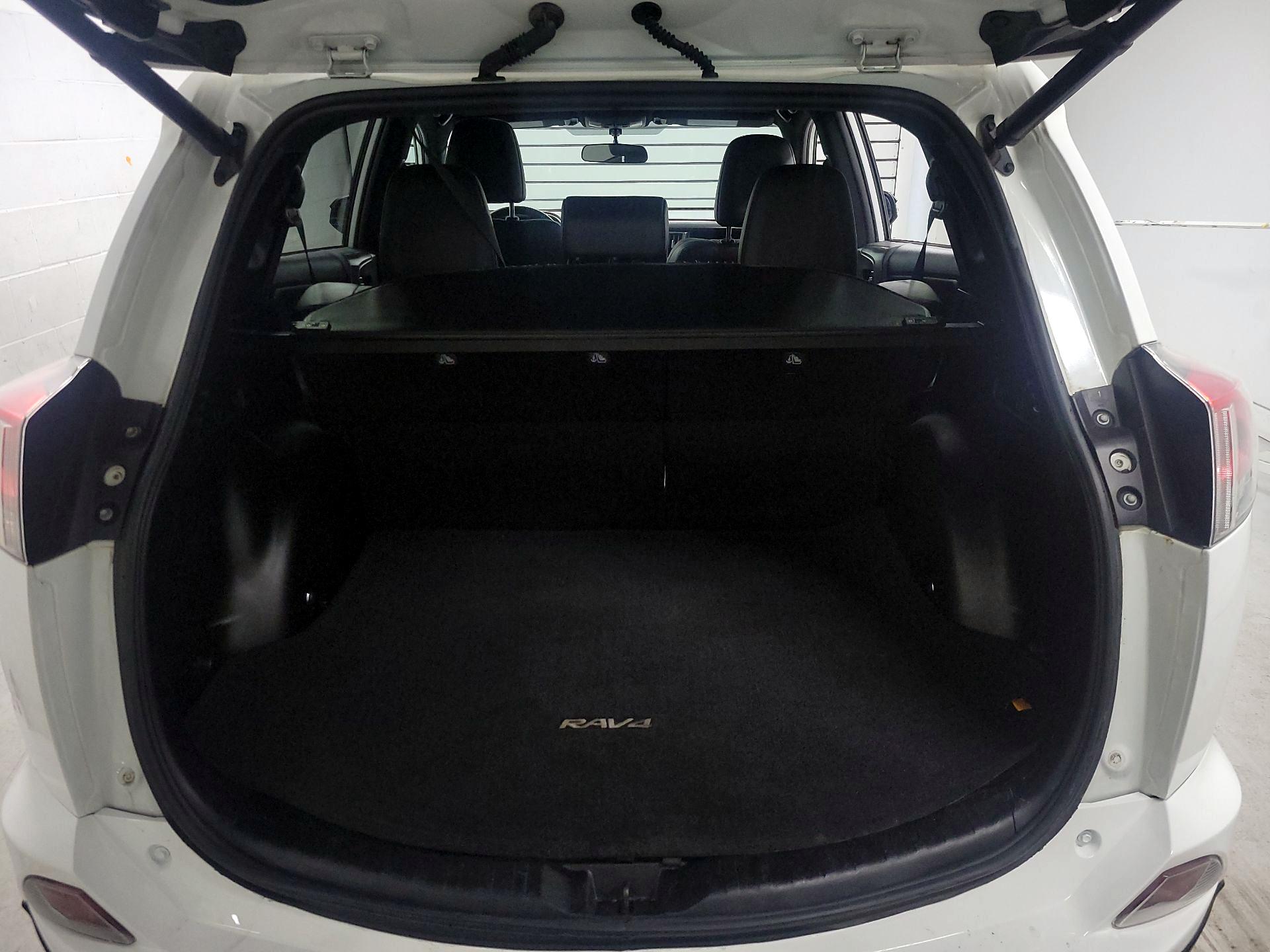 Thumbnail: 2016 Toyota RAV4 - 18