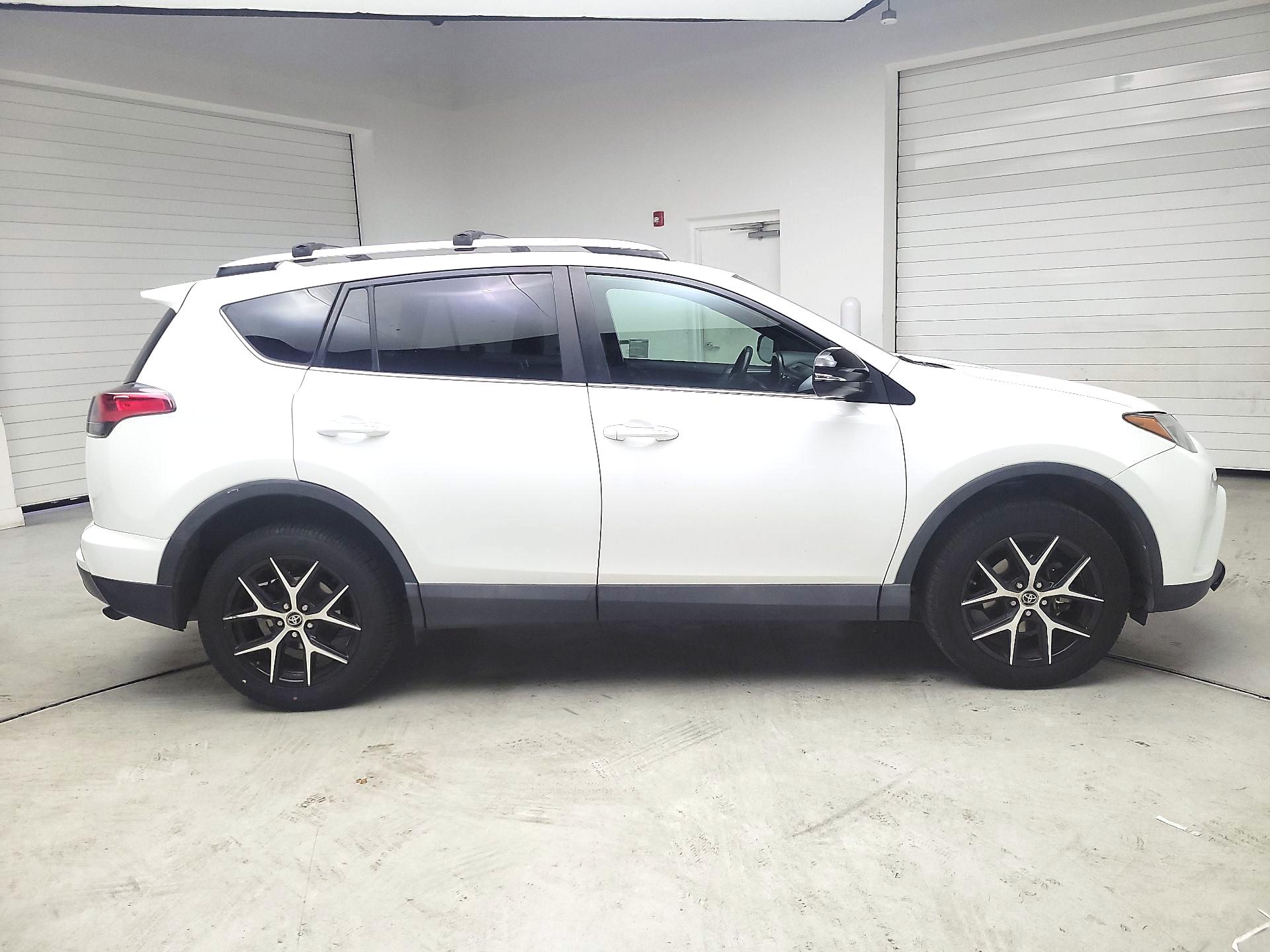Thumbnail: 2016 Toyota RAV4 - 4
