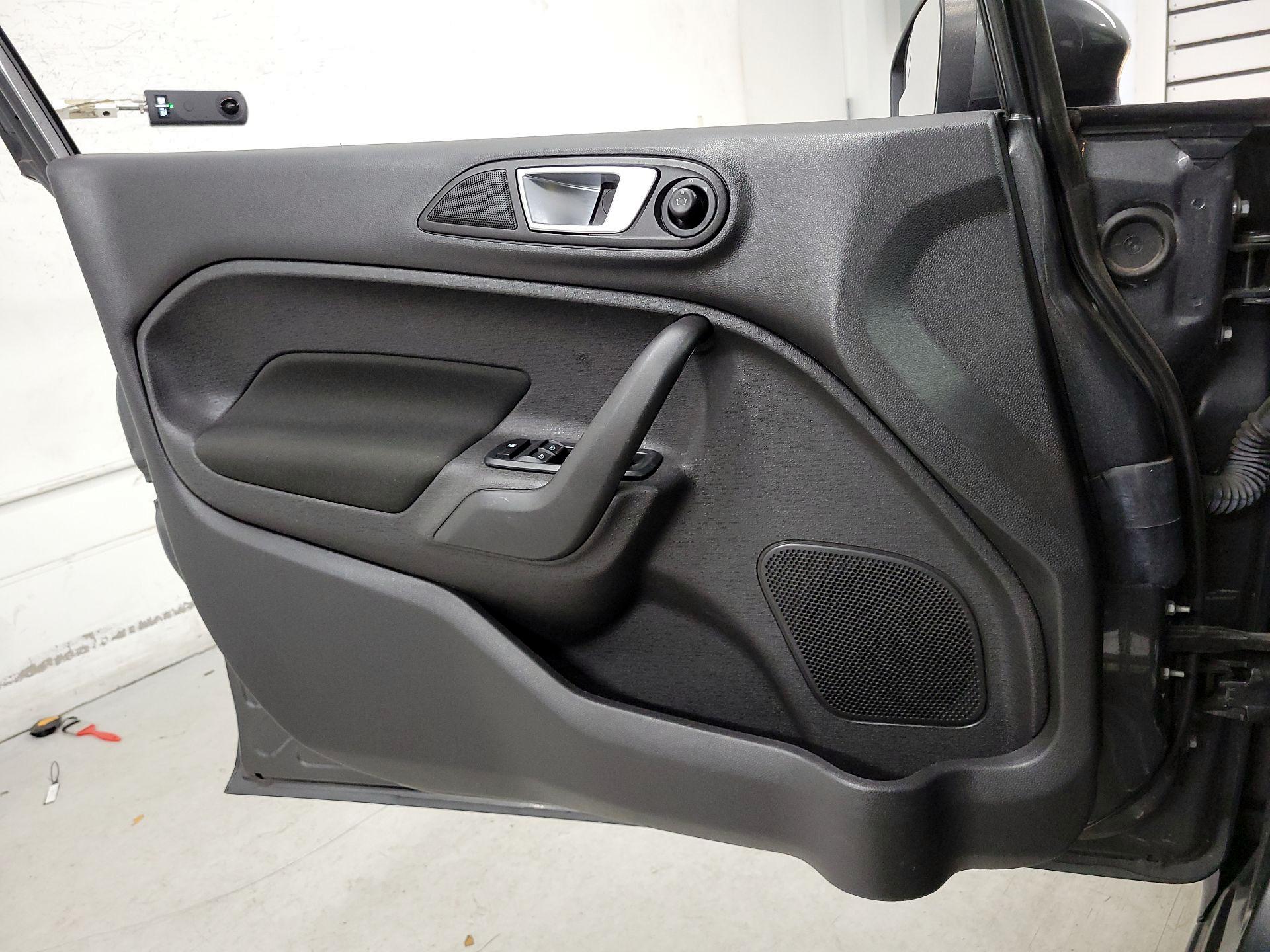 Thumbnail: 2016 Ford Fiesta - 10