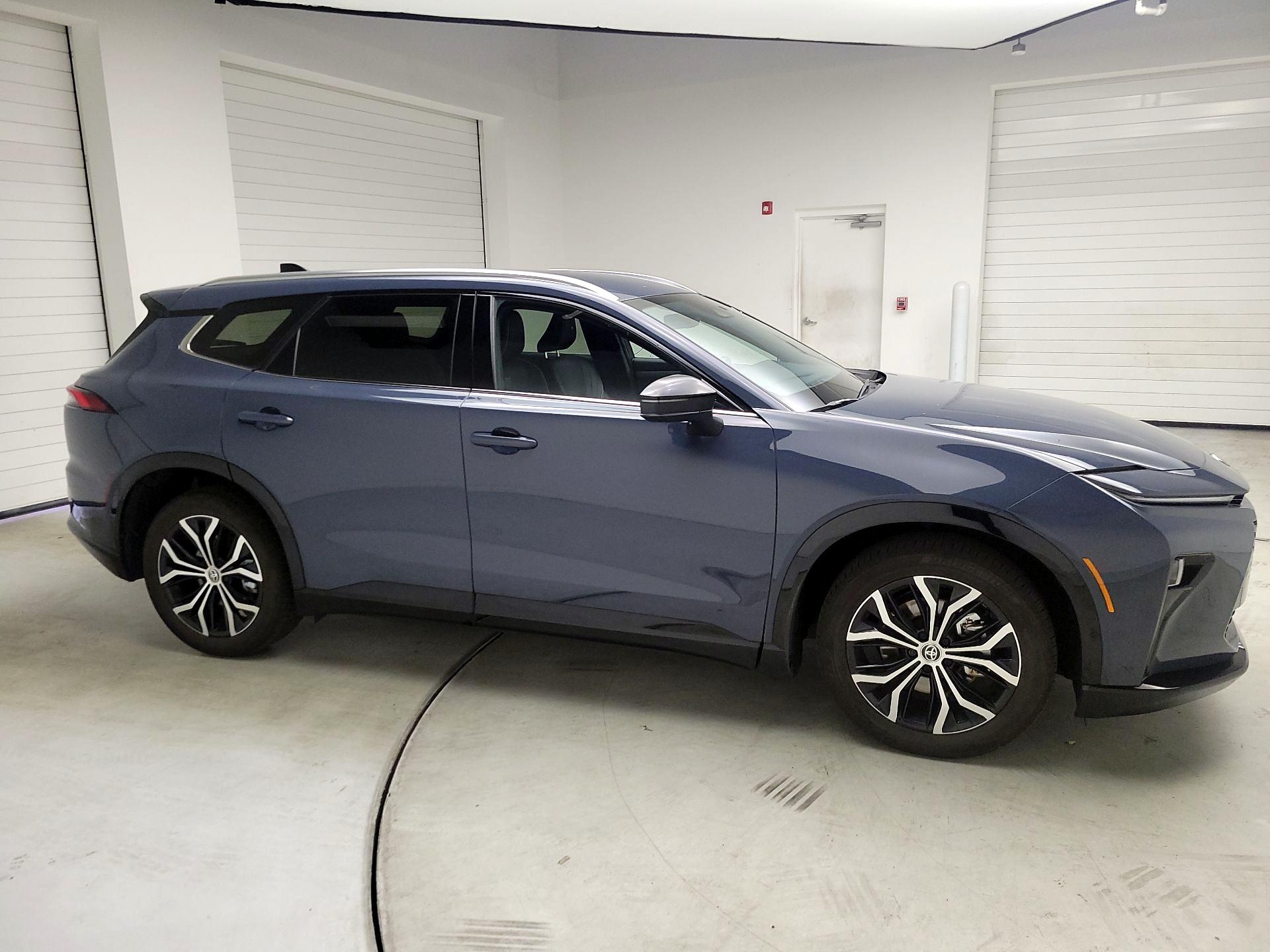 Thumbnail: 2025 Toyota Crown Signia - 4