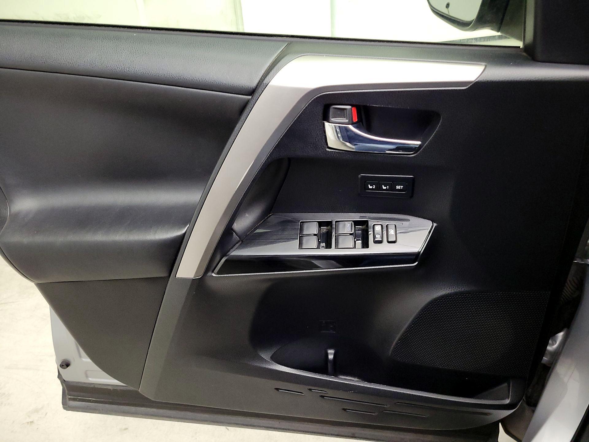 Thumbnail: 2017 Toyota RAV4 - 10