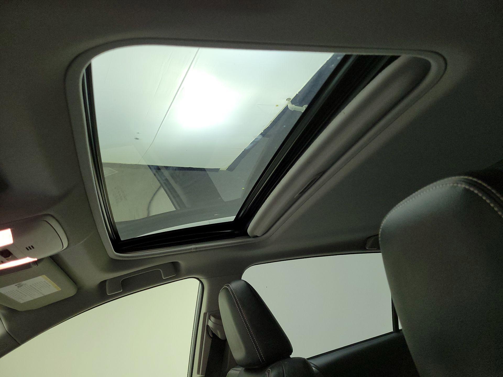 Thumbnail: 2017 Toyota RAV4 - 18