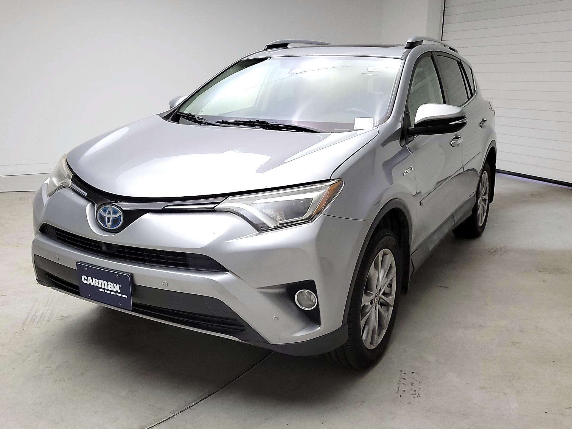 Thumbnail: 2017 Toyota RAV4 - 3