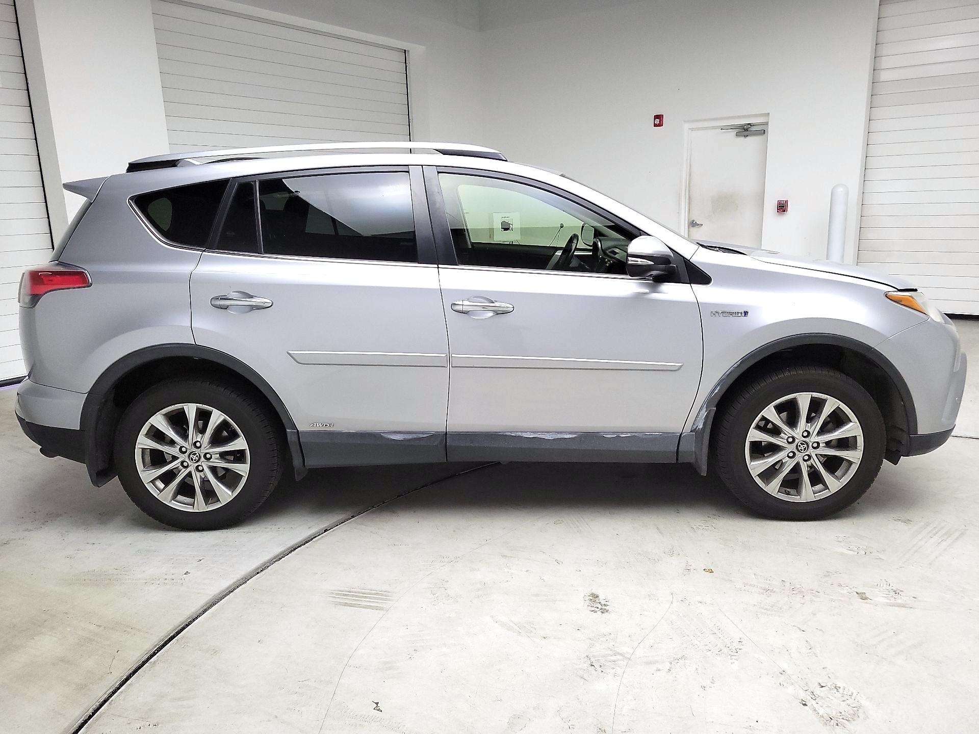 Thumbnail: 2017 Toyota RAV4 - 4