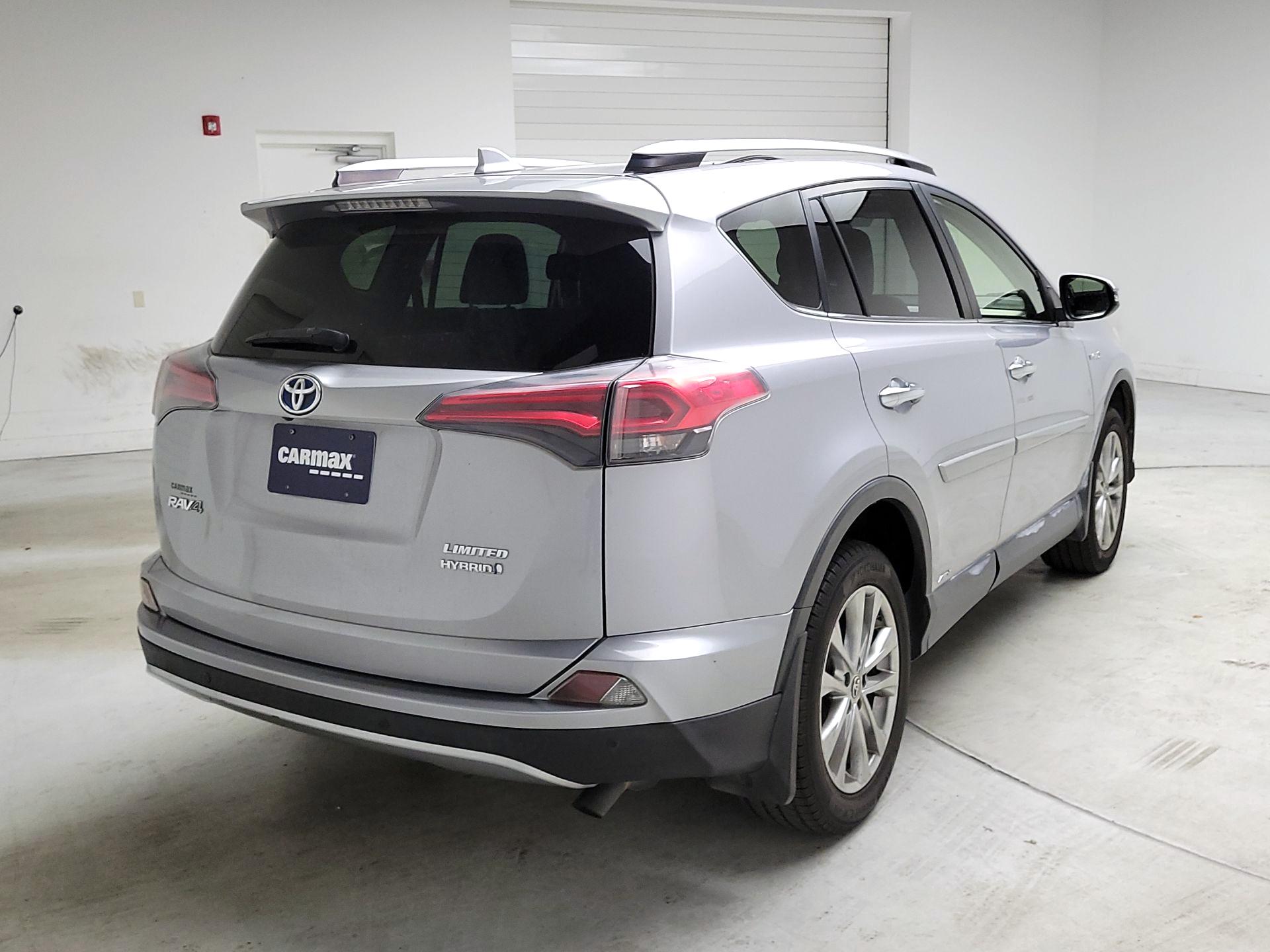 Thumbnail: 2017 Toyota RAV4 - 5