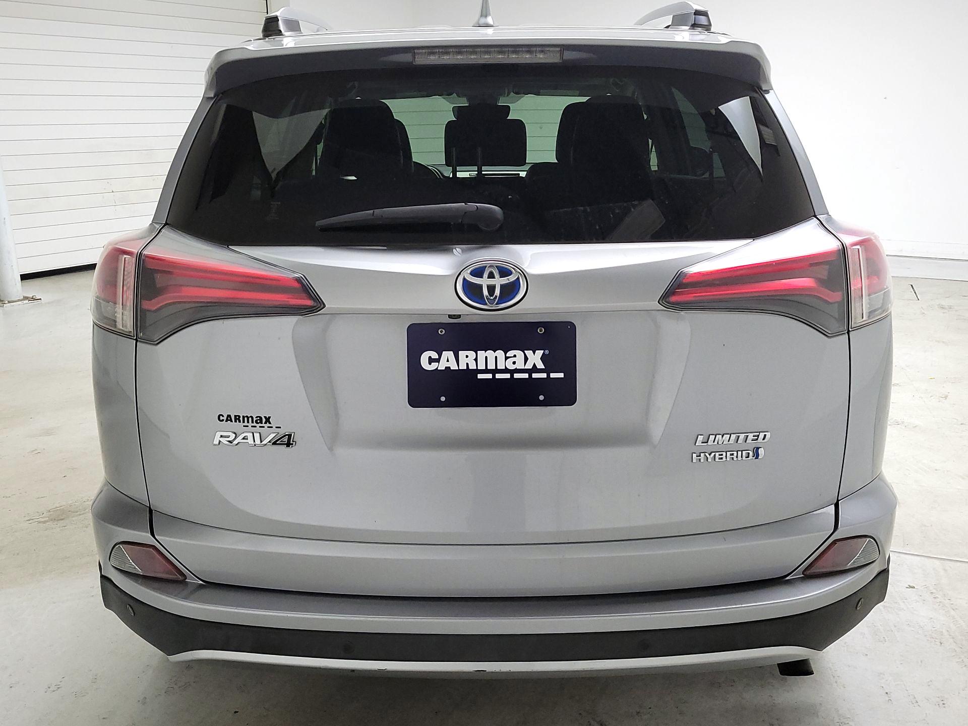 Thumbnail: 2017 Toyota RAV4 - 6