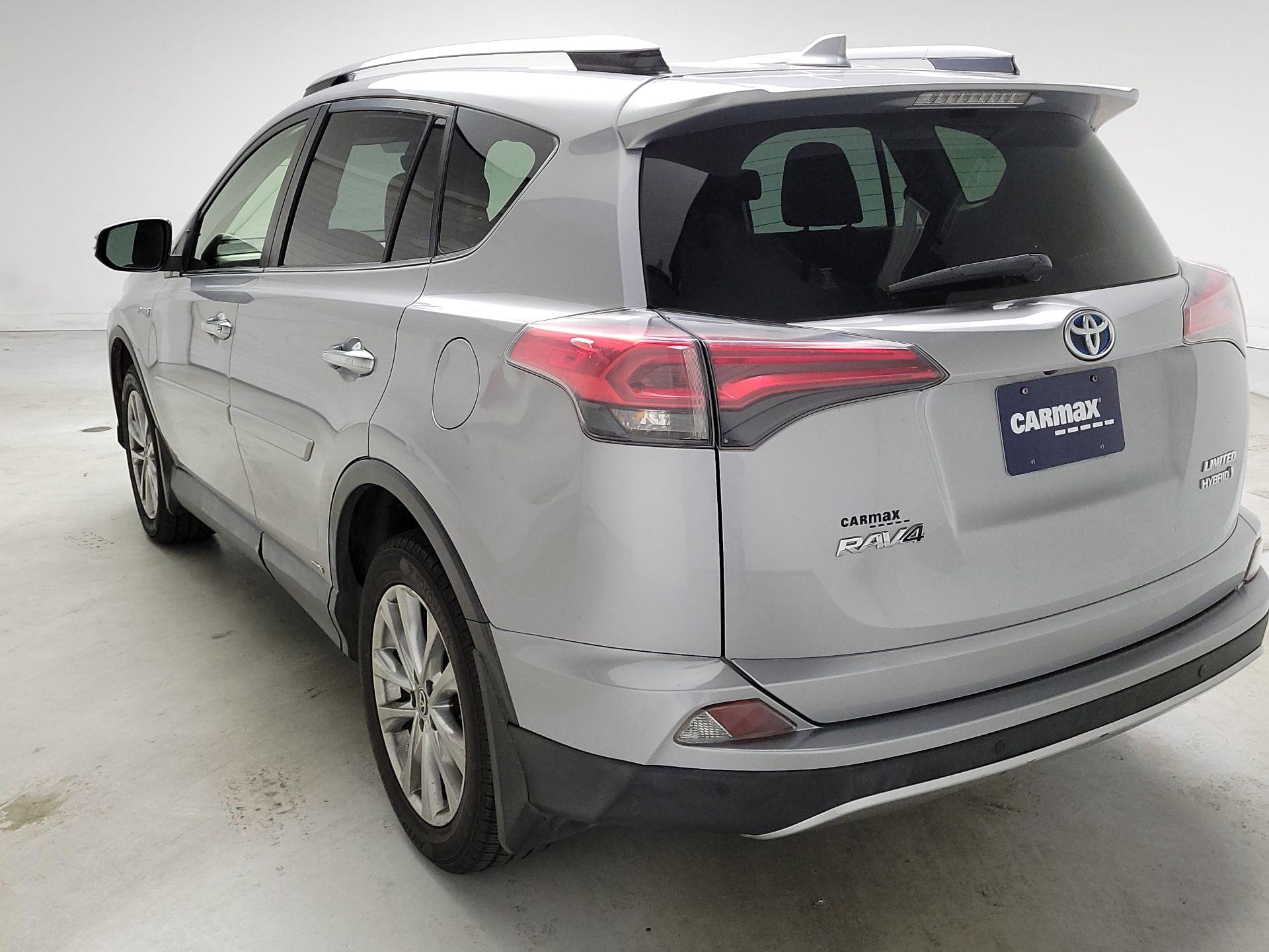 Thumbnail: 2017 Toyota RAV4 - 7