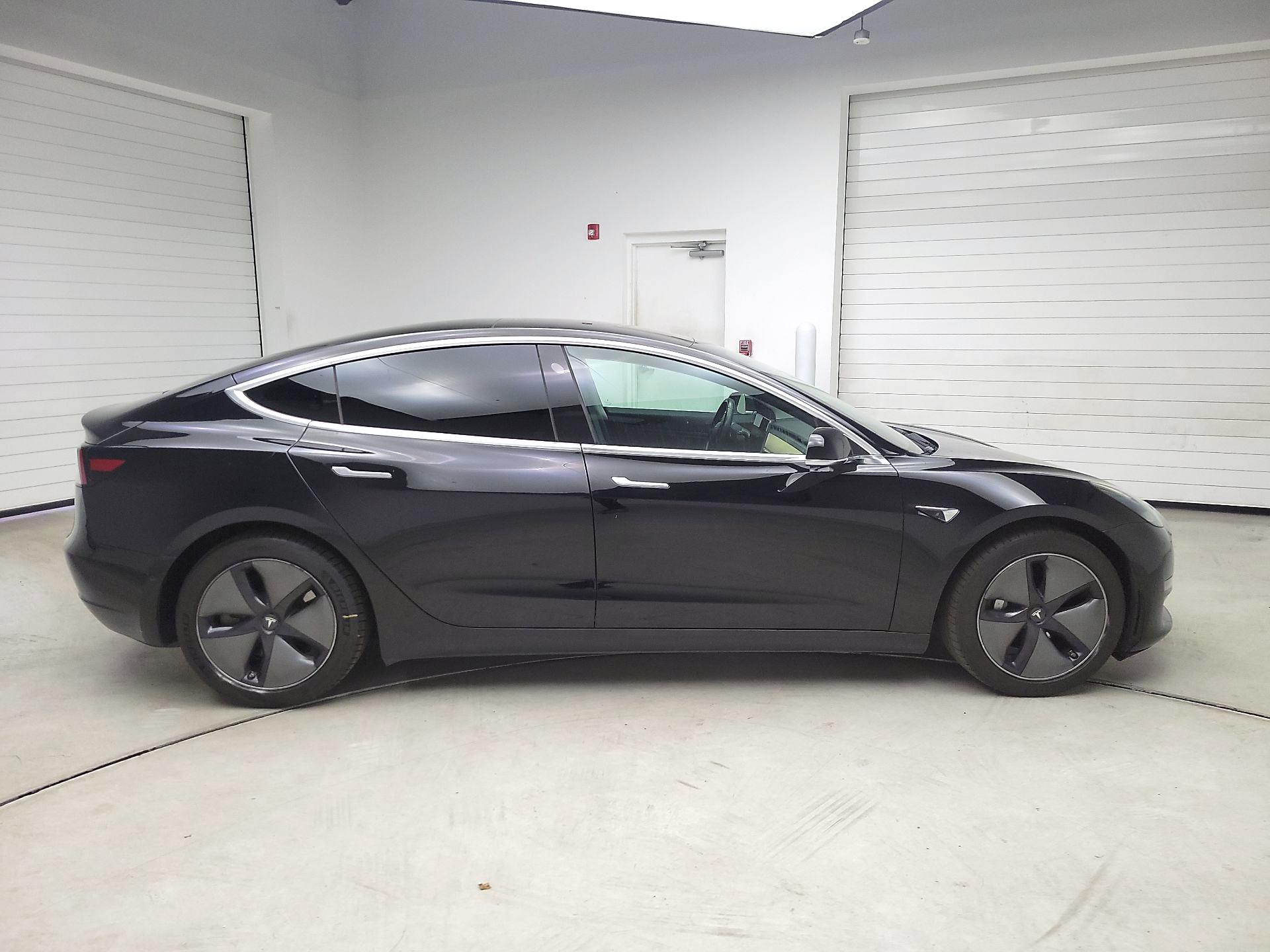 Thumbnail: 2019 Tesla Model 3 - 4