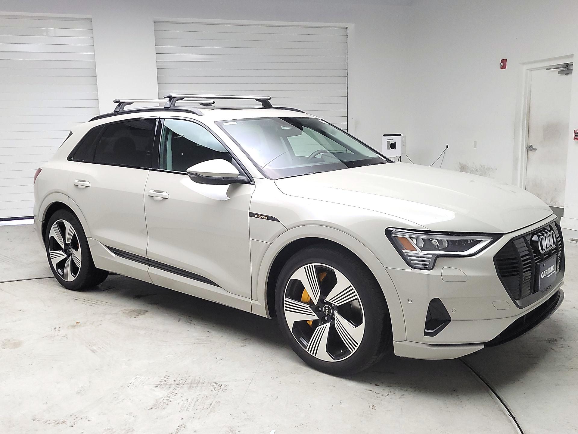 Thumbnail: 2022 Audi e-tron - 1