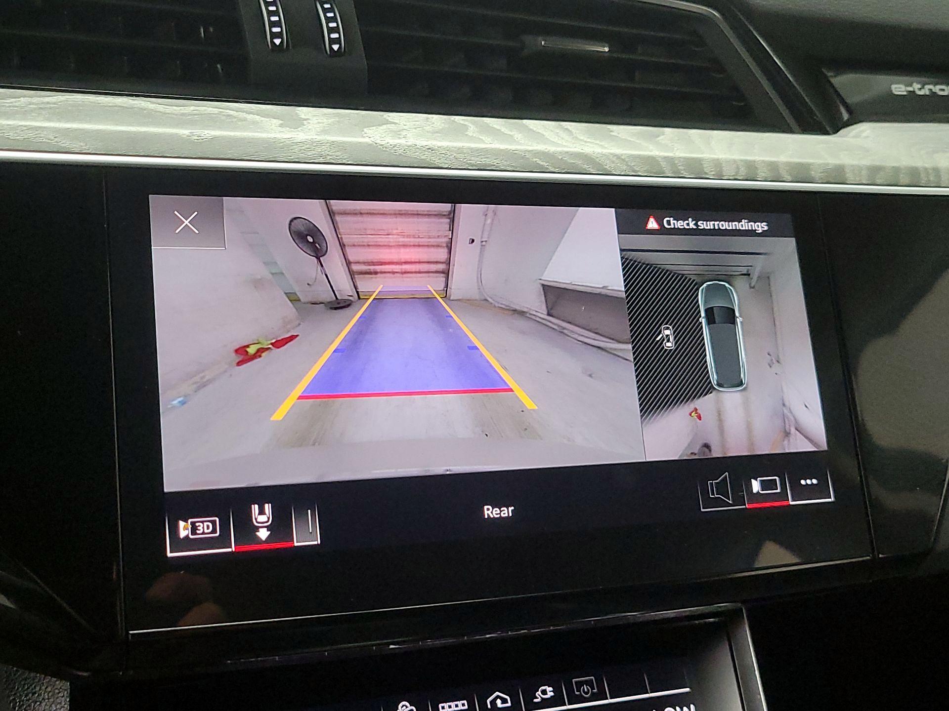 Thumbnail: 2022 Audi e-tron - 11