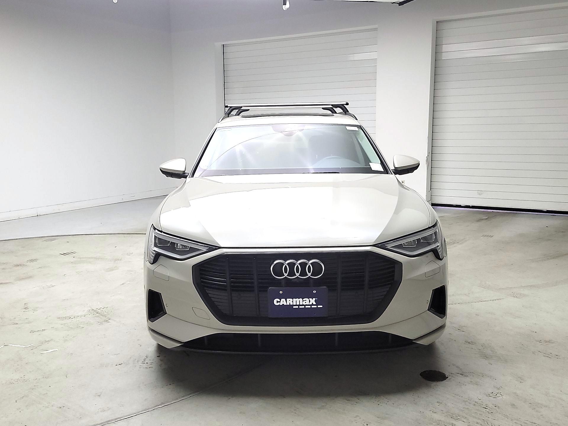 Thumbnail: 2022 Audi e-tron - 2