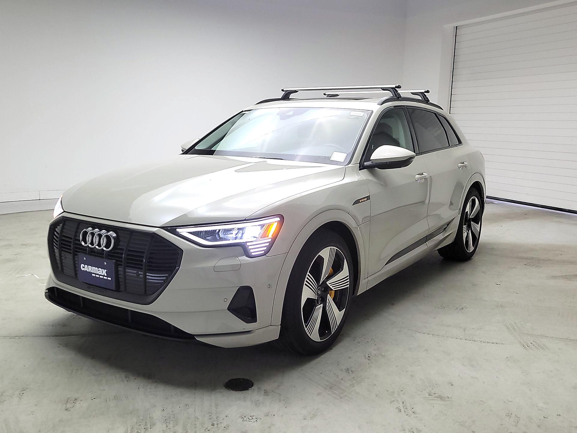 Thumbnail: 2022 Audi e-tron - 3