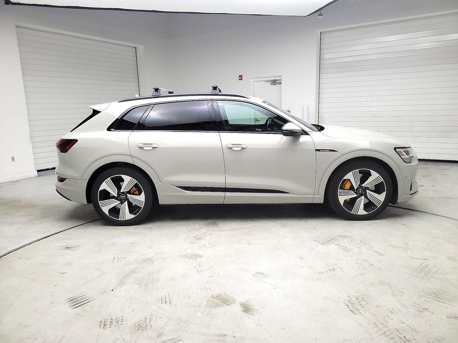 Thumbnail: 2022 Audi e-tron - 4